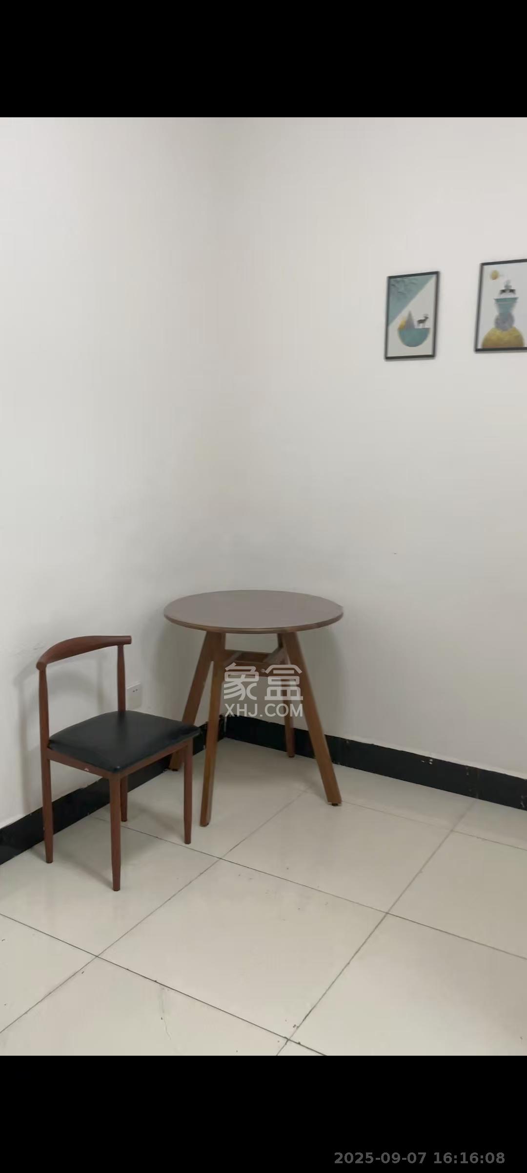 岳北社区 1室1厅1卫 1450.0元/月 岳北社区 1室1厅1卫 1450.0元/月室内图