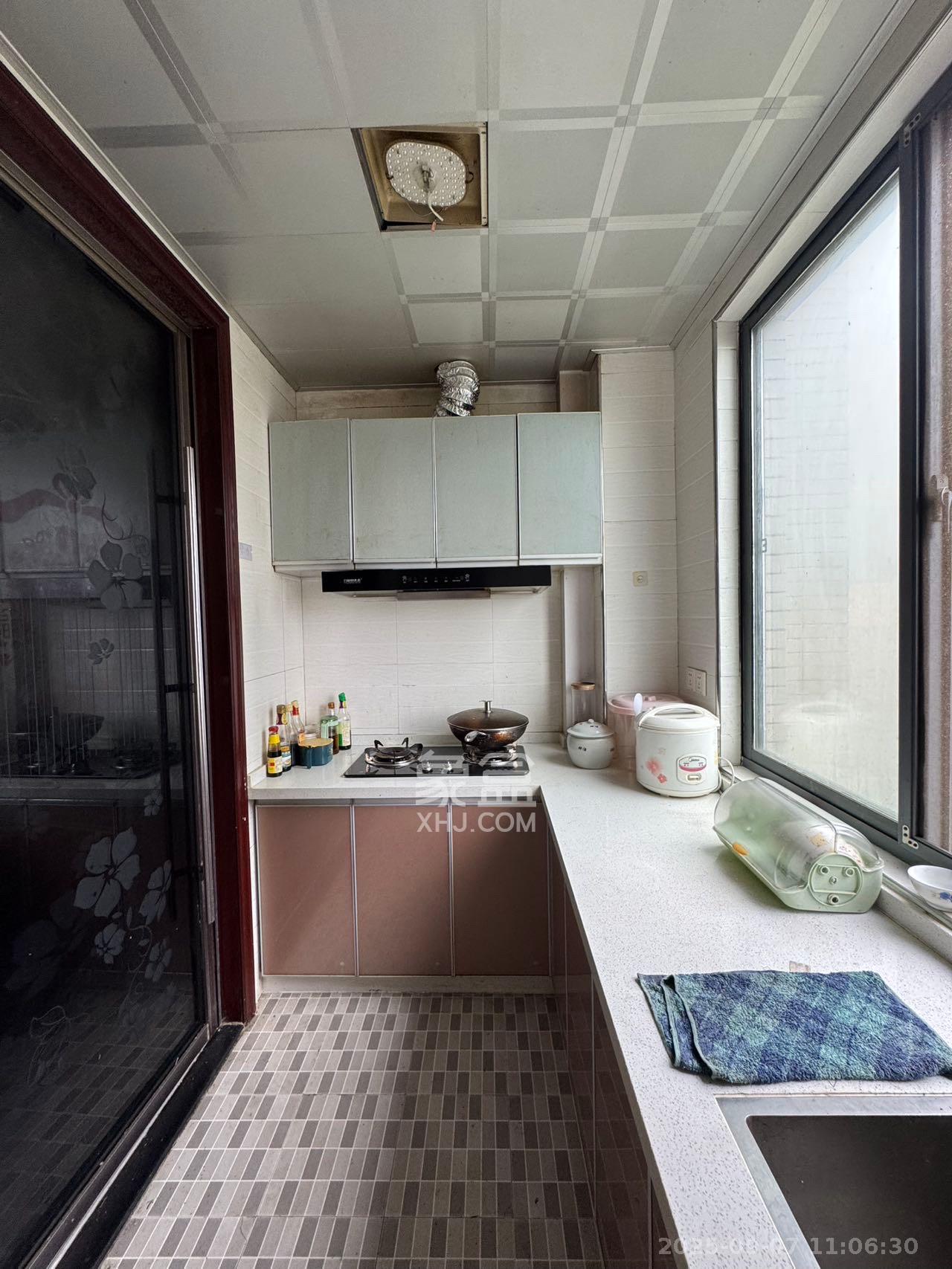 联诚国际城  3室2厅2卫    1600.0元/月 联诚国际城  3室2厅2卫    1600.0元/月室内图