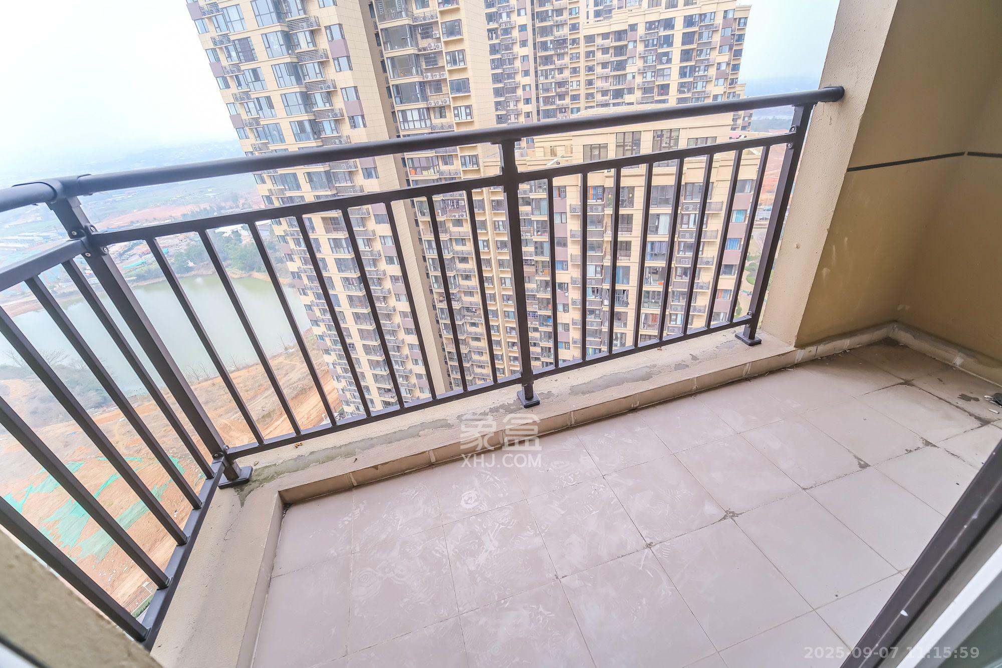 保利香槟国际  5室2厅2卫    2400.0元/月 保利香槟国际  5室2厅2卫    2400.0元/月室内图