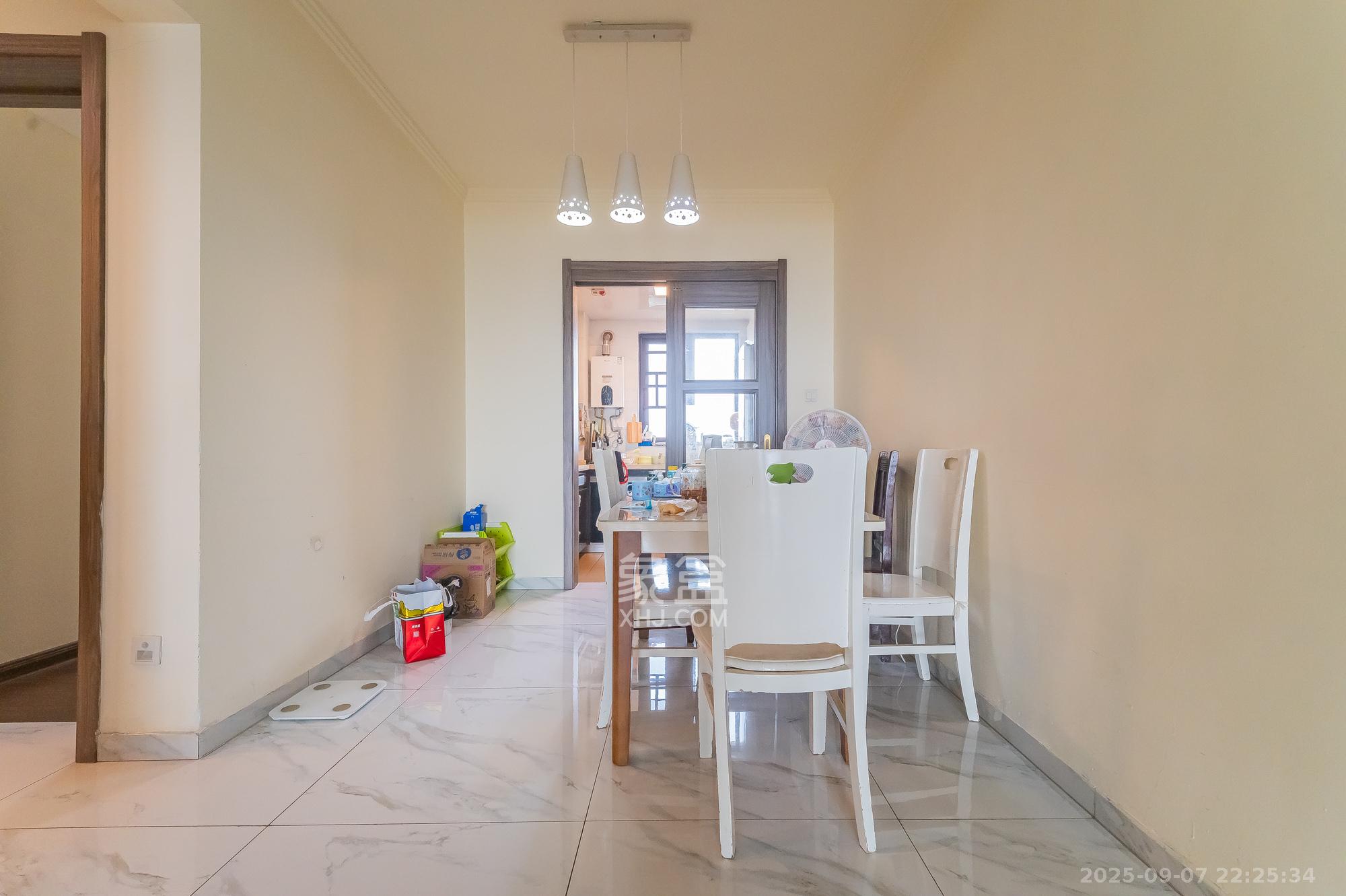 碧桂园中央花园  3室2厅2卫    95.0万 碧桂园中央花园  3室2厅2卫    95.0万客厅