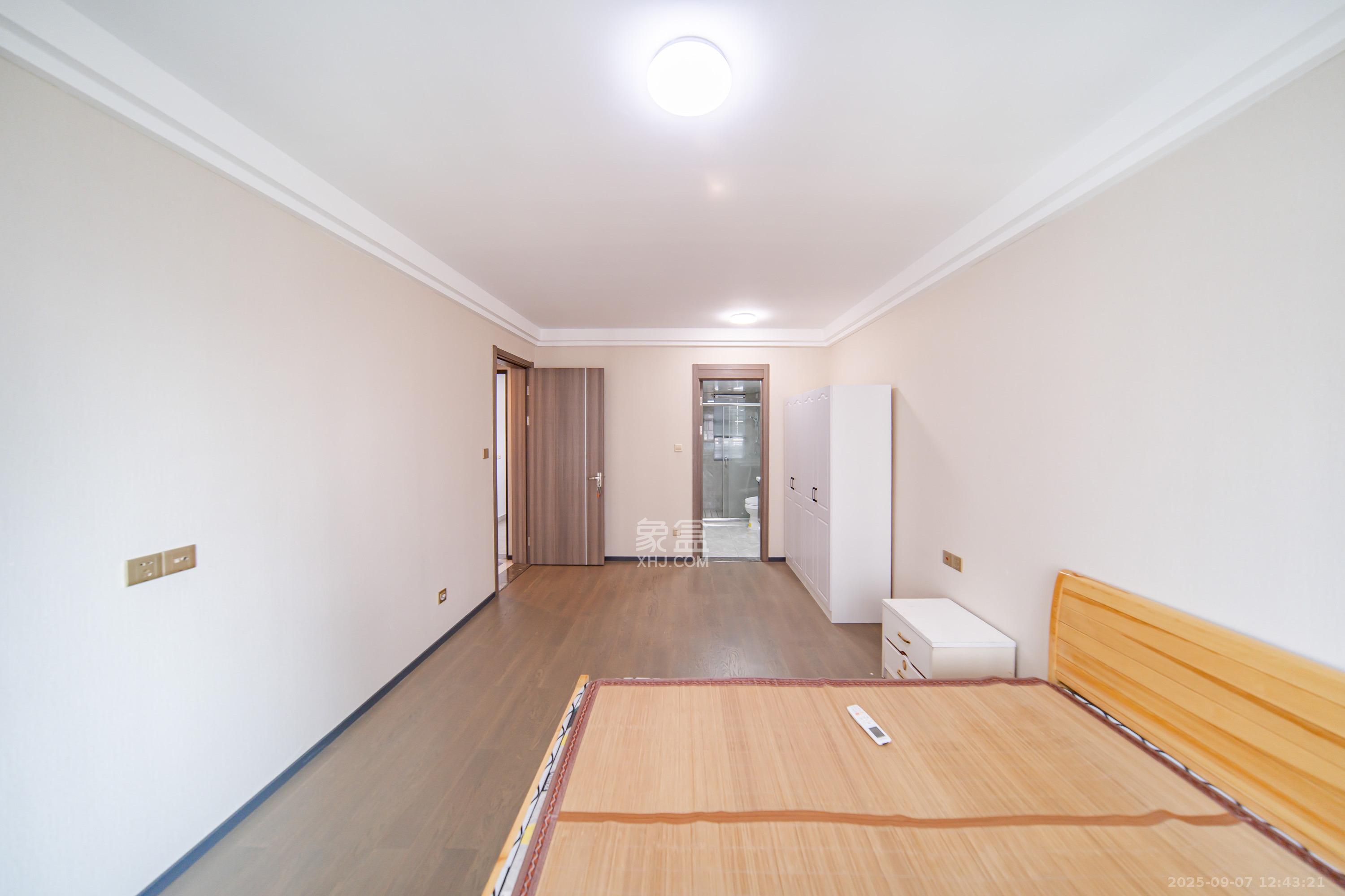 中海阅麓山一期  3室2厅2卫    2800.0元/月室内图