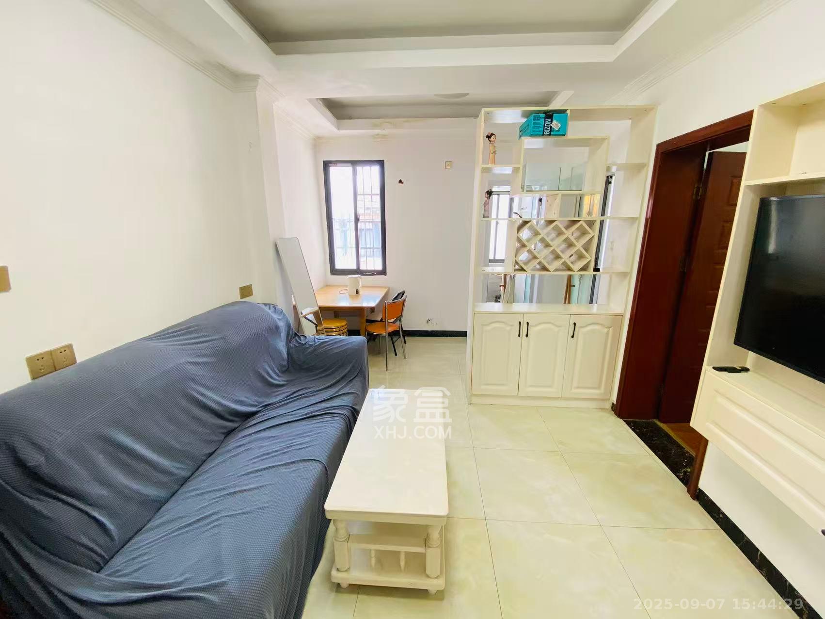 席草田散盘 3室1厅1卫 2180.0元/月 席草田散盘 3室1厅1卫 2180.0元/月室内图