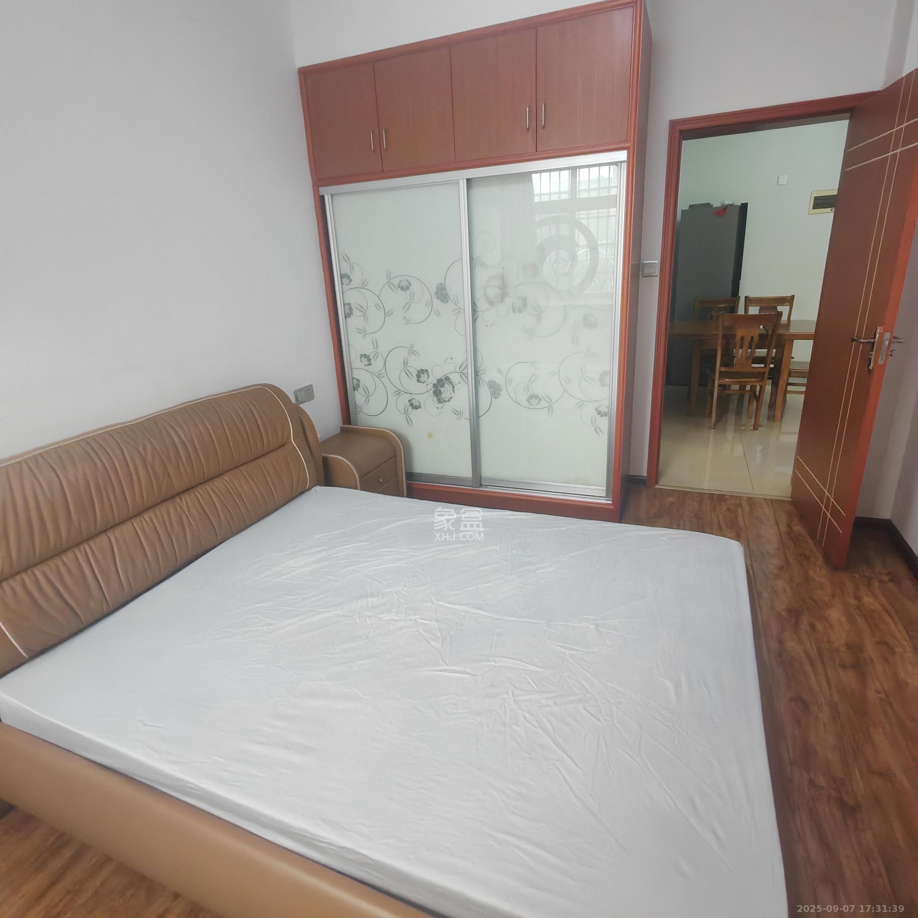 洋湖景园  2室1厅1卫    2100.0元/月 洋湖景园  2室1厅1卫    2100.0元/月室内图