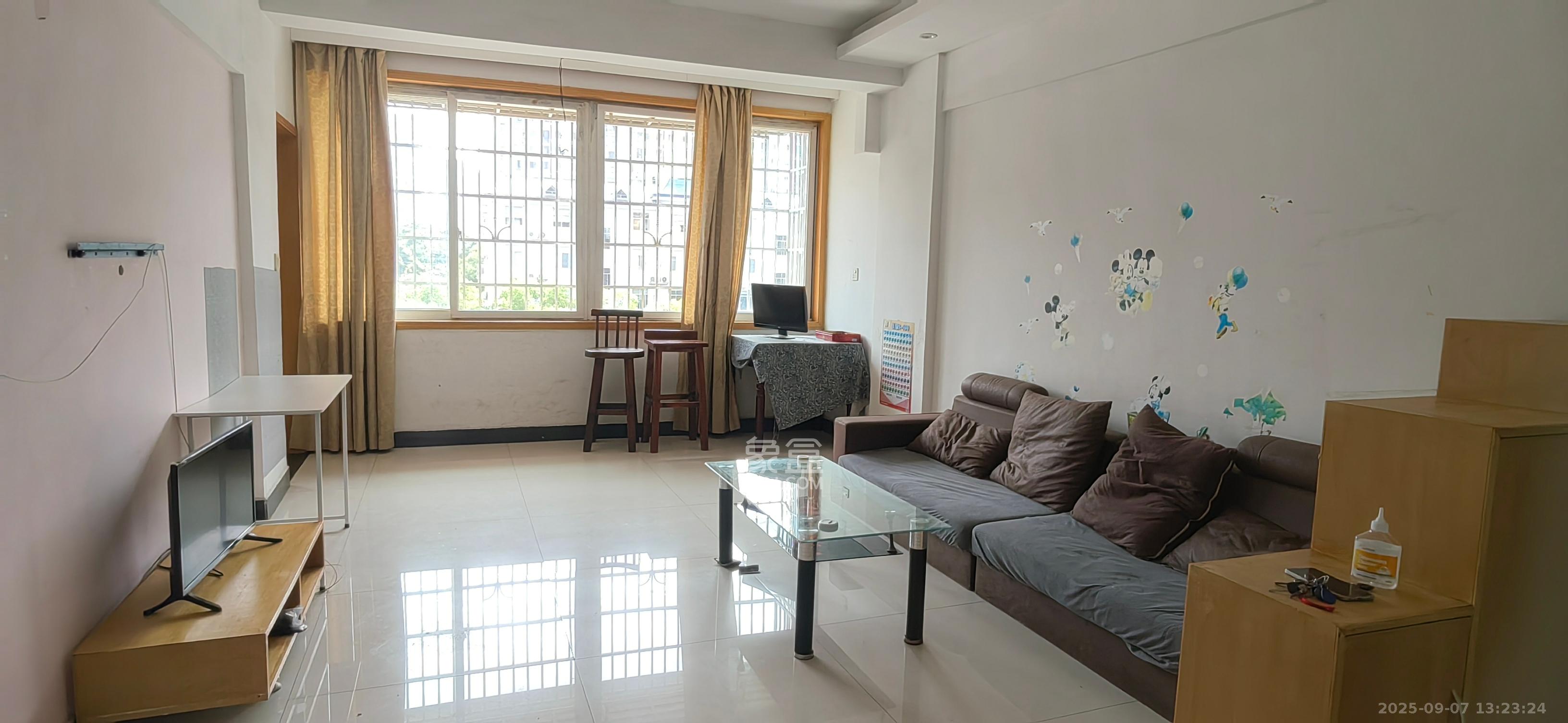 新桥沁园（银港农贸市场）  3室1厅1卫    1700.0元/月室内图