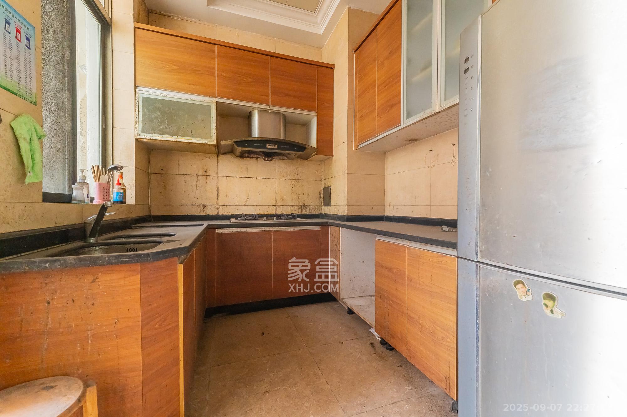 碧桂园威尼斯城  5室2厅4卫    435.0万 碧桂园威尼斯城  5室2厅4卫    435.0万厨房