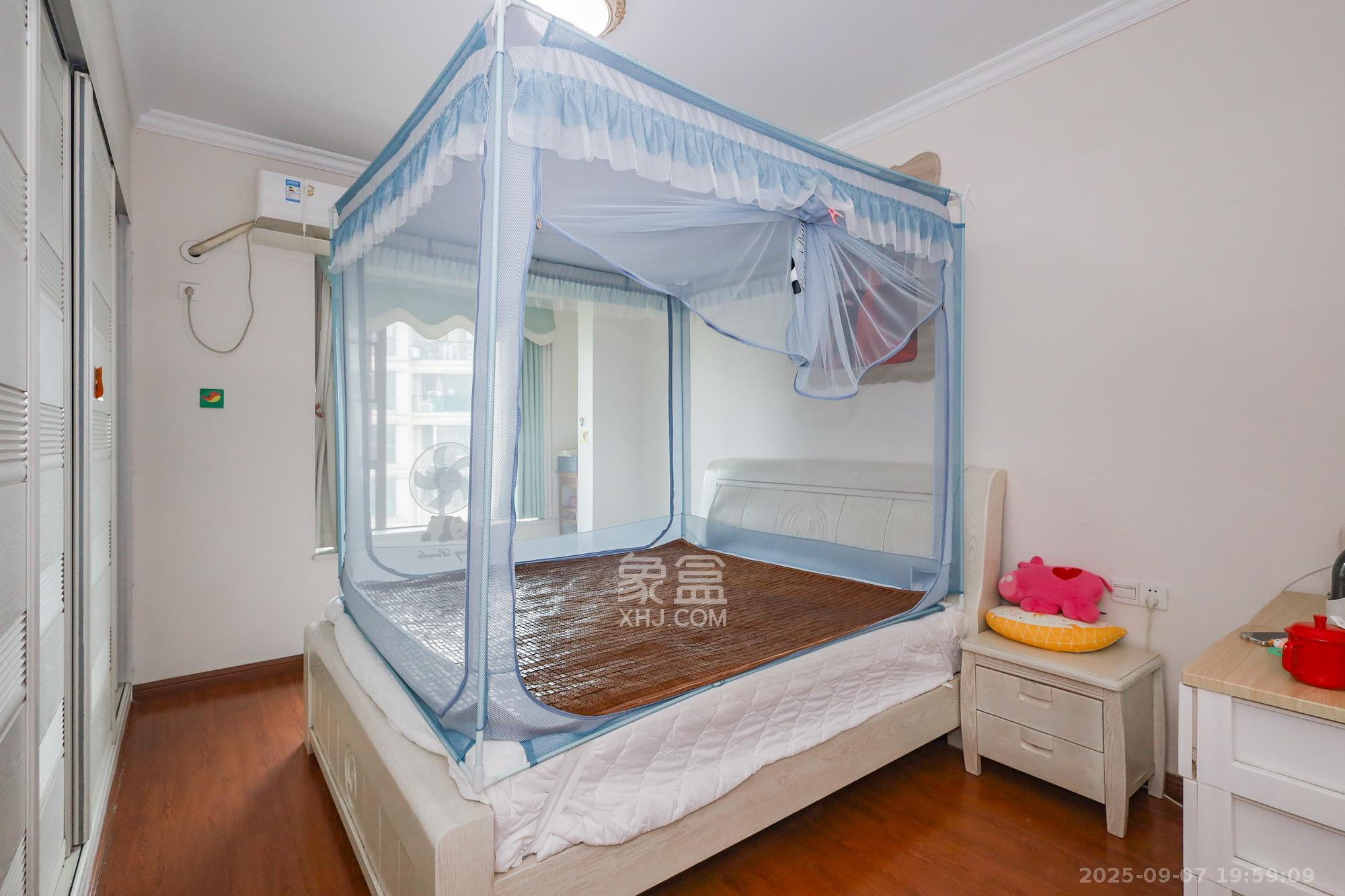 滨江一号(丰泰花园) 3室2厅2卫 129.0万 滨江一号(丰泰花园) 3室2厅2卫 129.0万卧室