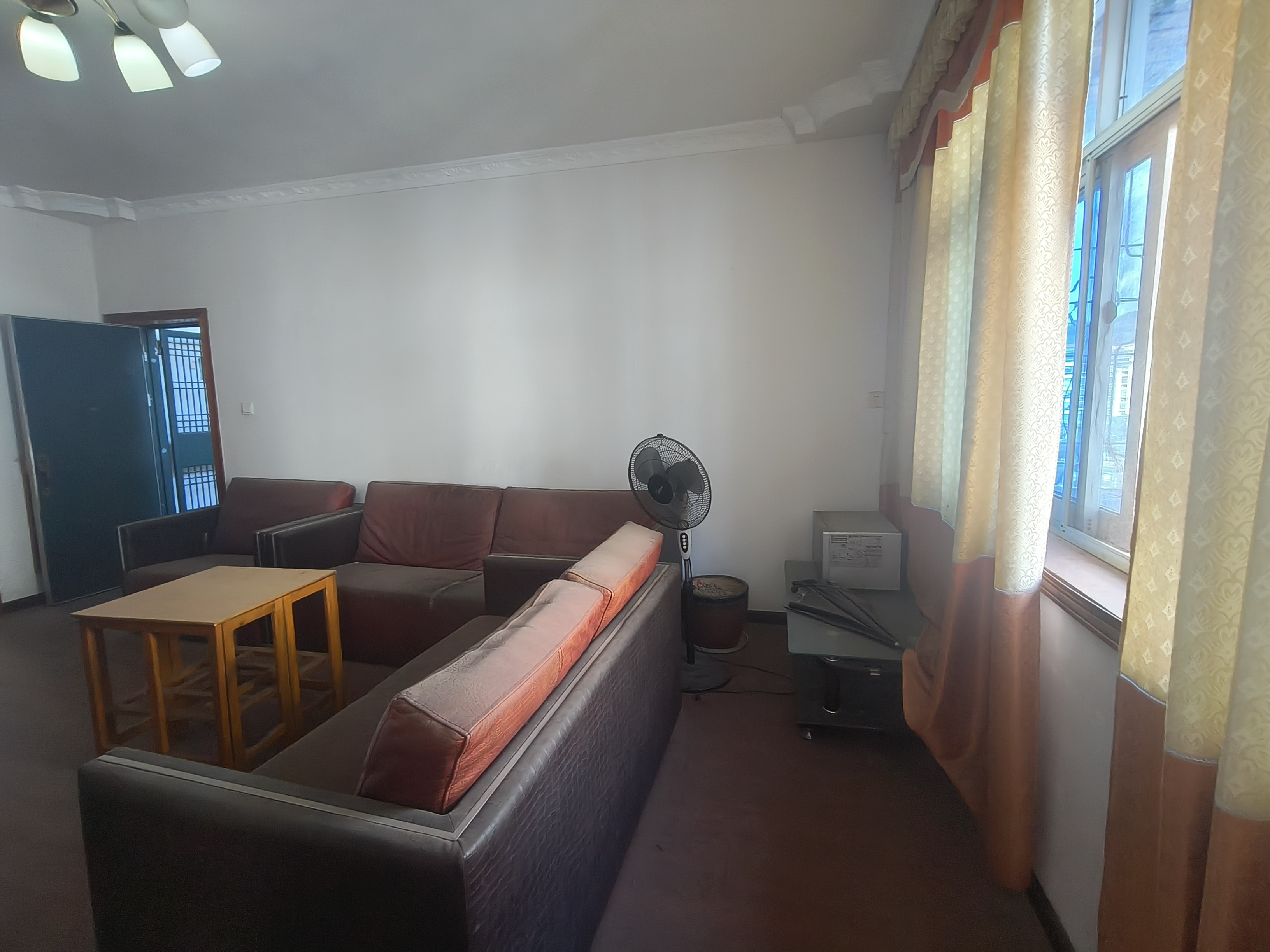 宝塔岗新村小区 3室2厅1卫 30.0万 宝塔岗新村小区 3室2厅1卫 30.0万客厅