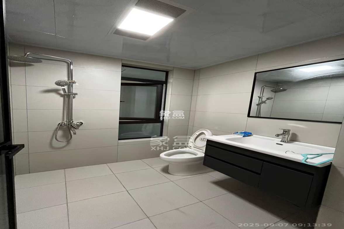 长房时代公馆  3室2厅2卫    2500.0元/月 长房时代公馆  3室2厅2卫    2500.0元/月室内图