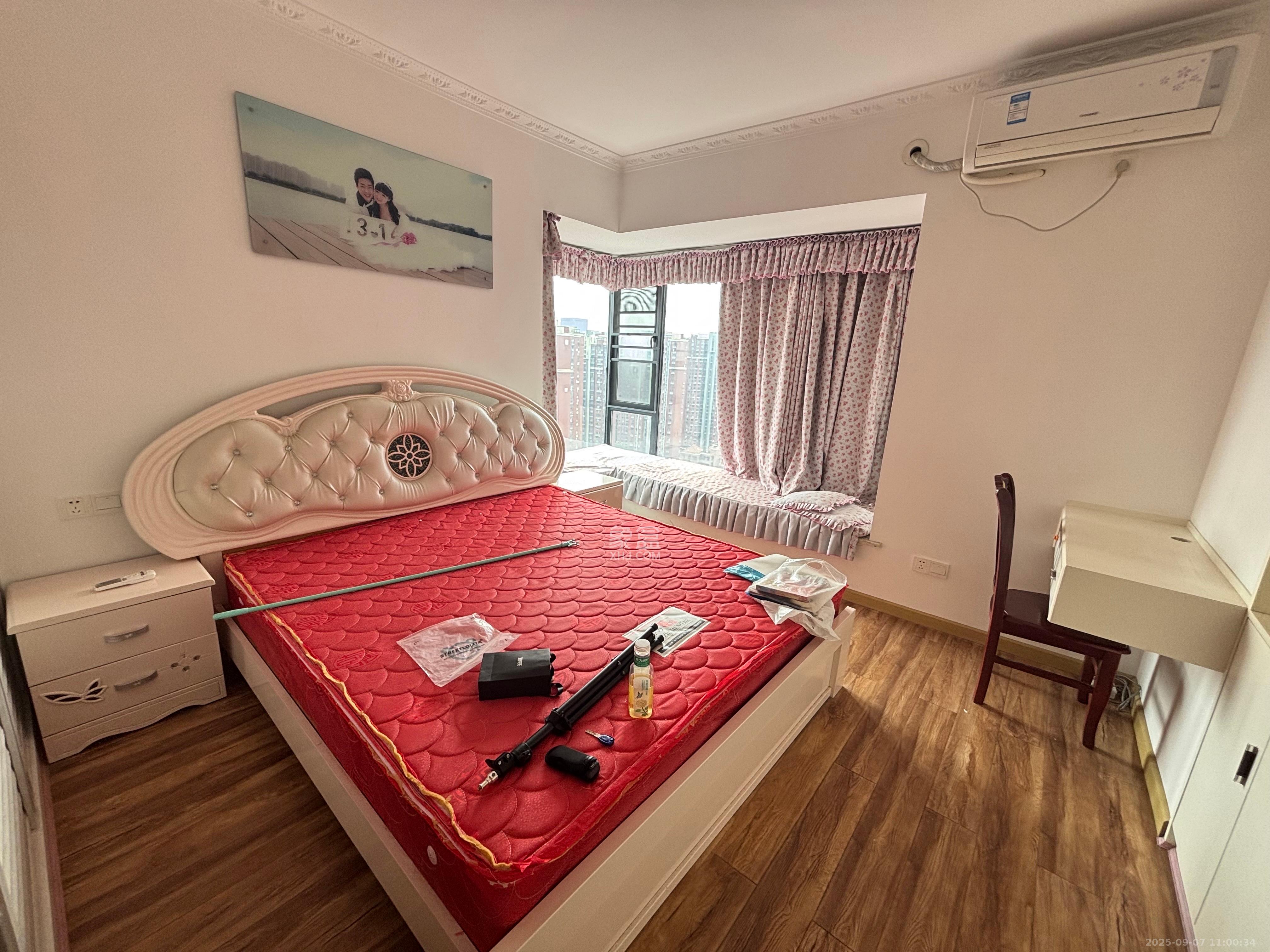 蓝山郡  1室2厅1卫    2200.0元/月室内图