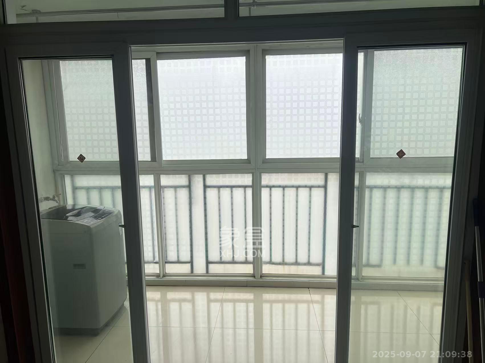 东方名都百草园  3室1厅1卫    1400.0元/月室内图