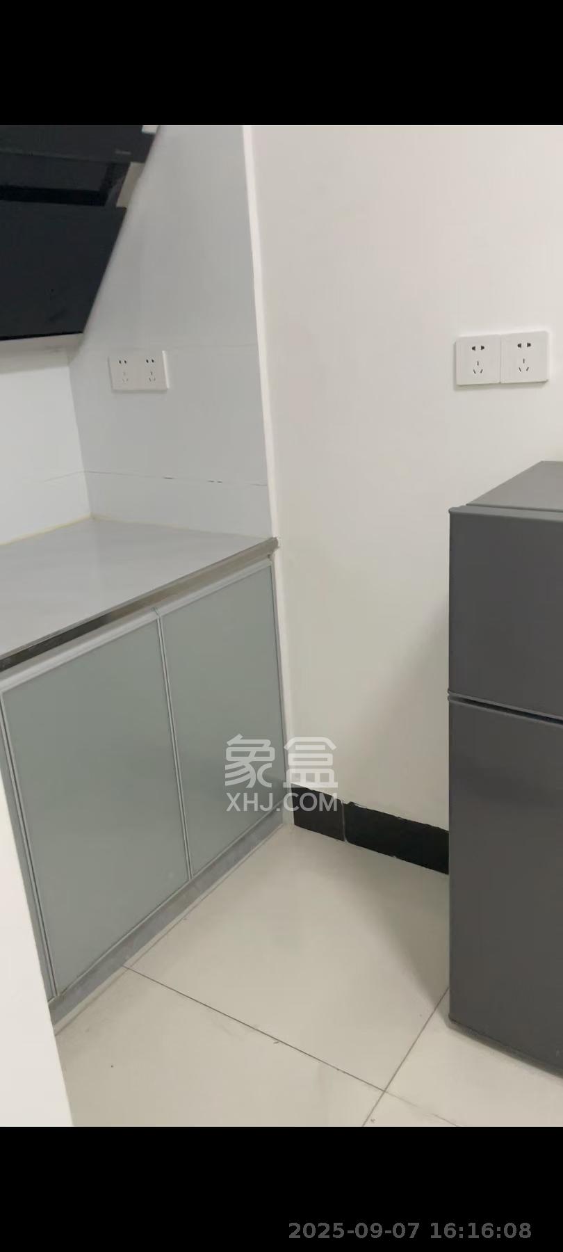 岳北社区 1室1厅1卫 1450.0元/月 岳北社区 1室1厅1卫 1450.0元/月室内图