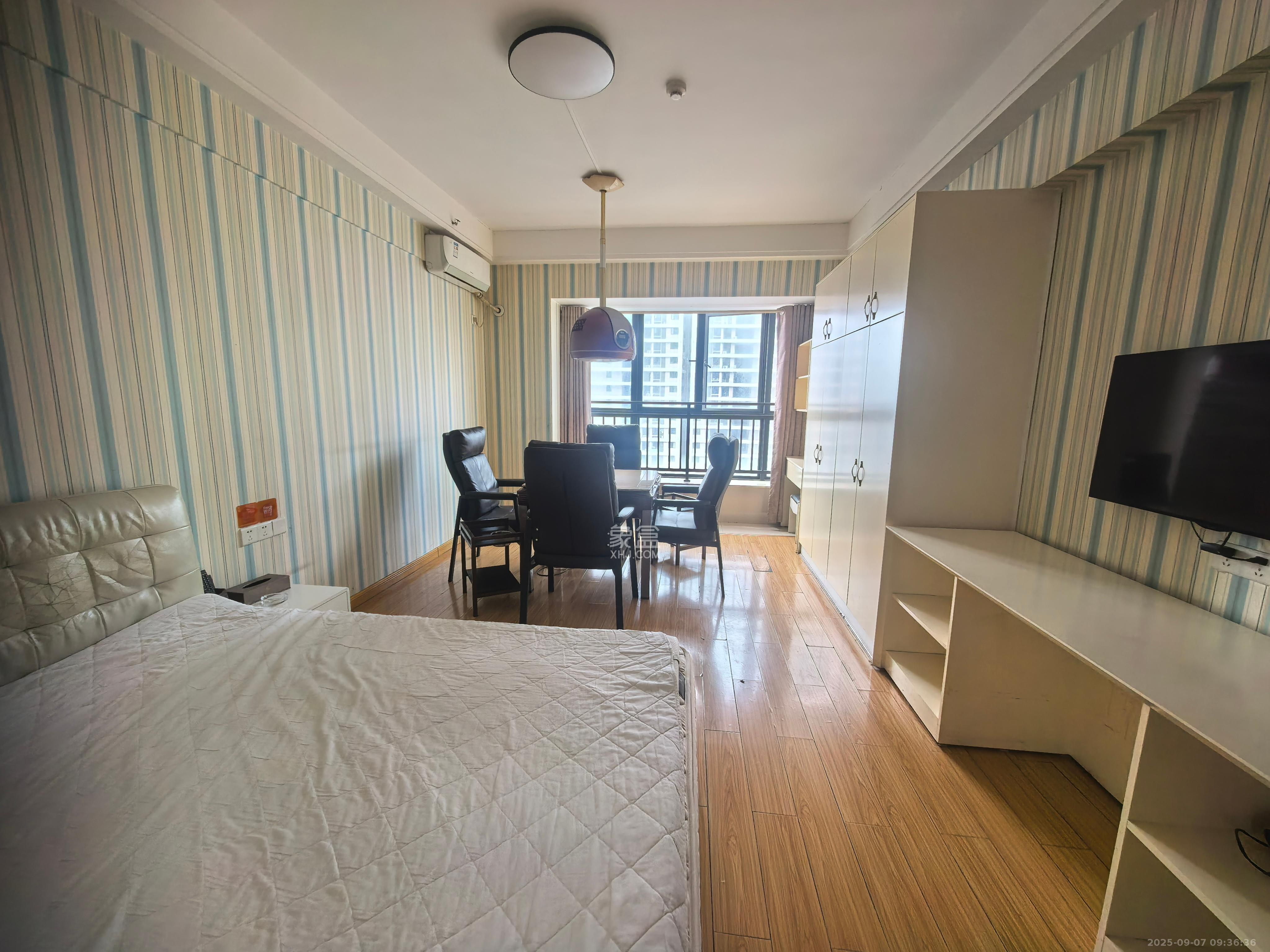 方略城市广场  1室1厅1卫    1400.0元/月 方略城市广场  1室1厅1卫    1400.0元/月