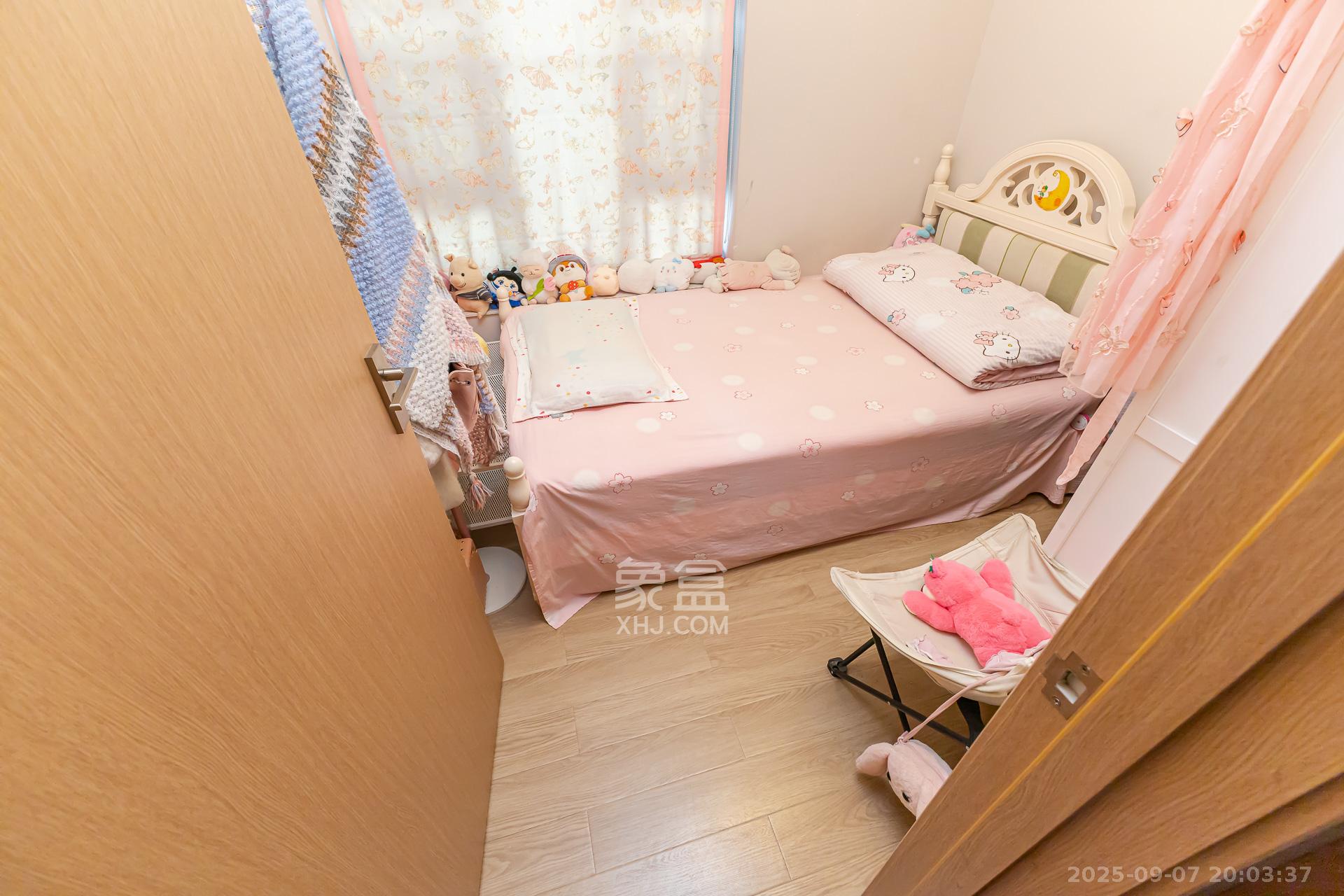 时代倾城二期  3室2厅2卫   83.80万卧室