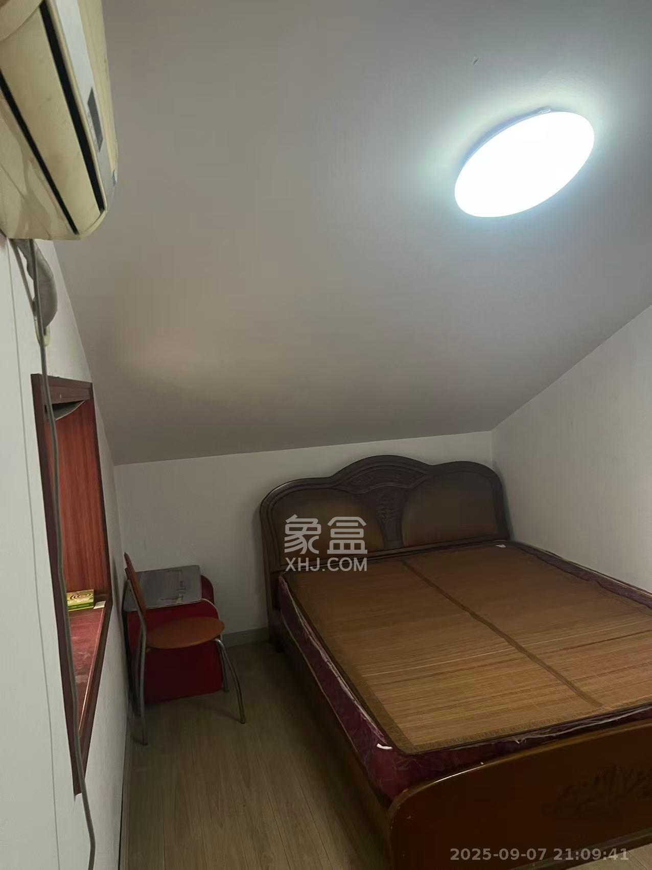 东方名都百草园  3室1厅1卫    1400.0元/月室内图