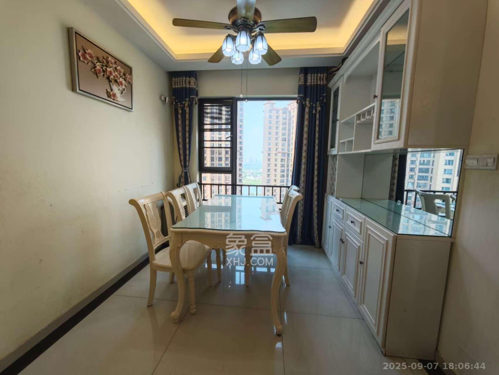 珠江郦城薰衣道  3室2厅1卫    2800.0元/月 珠江郦城薰衣道  3室2厅1卫    2800.0元/月室内图