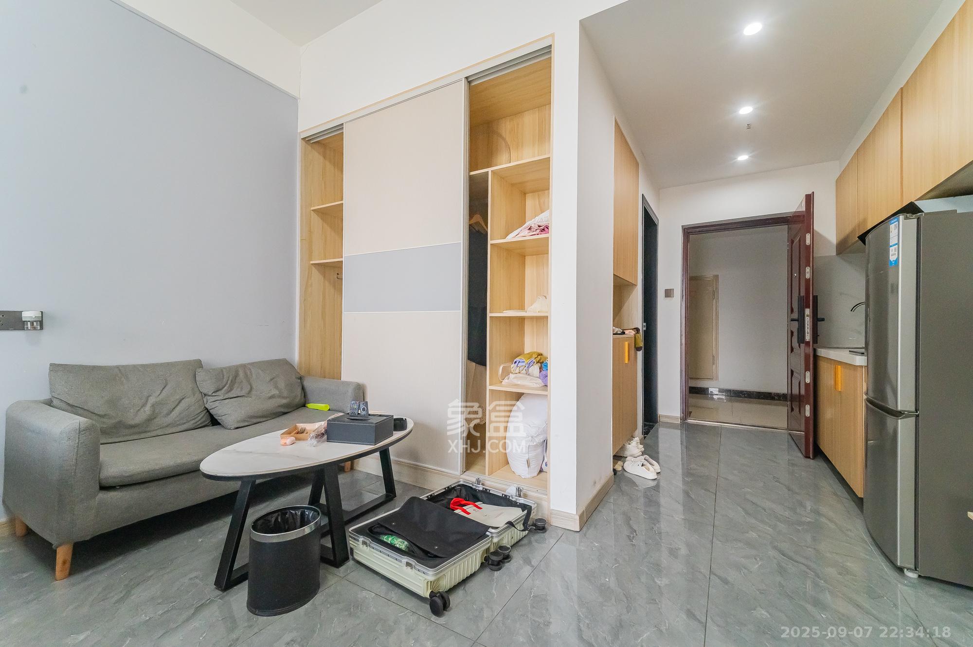 中建悦和城 1室1厅1卫 22.8万 中建悦和城 1室1厅1卫 22.8万客厅