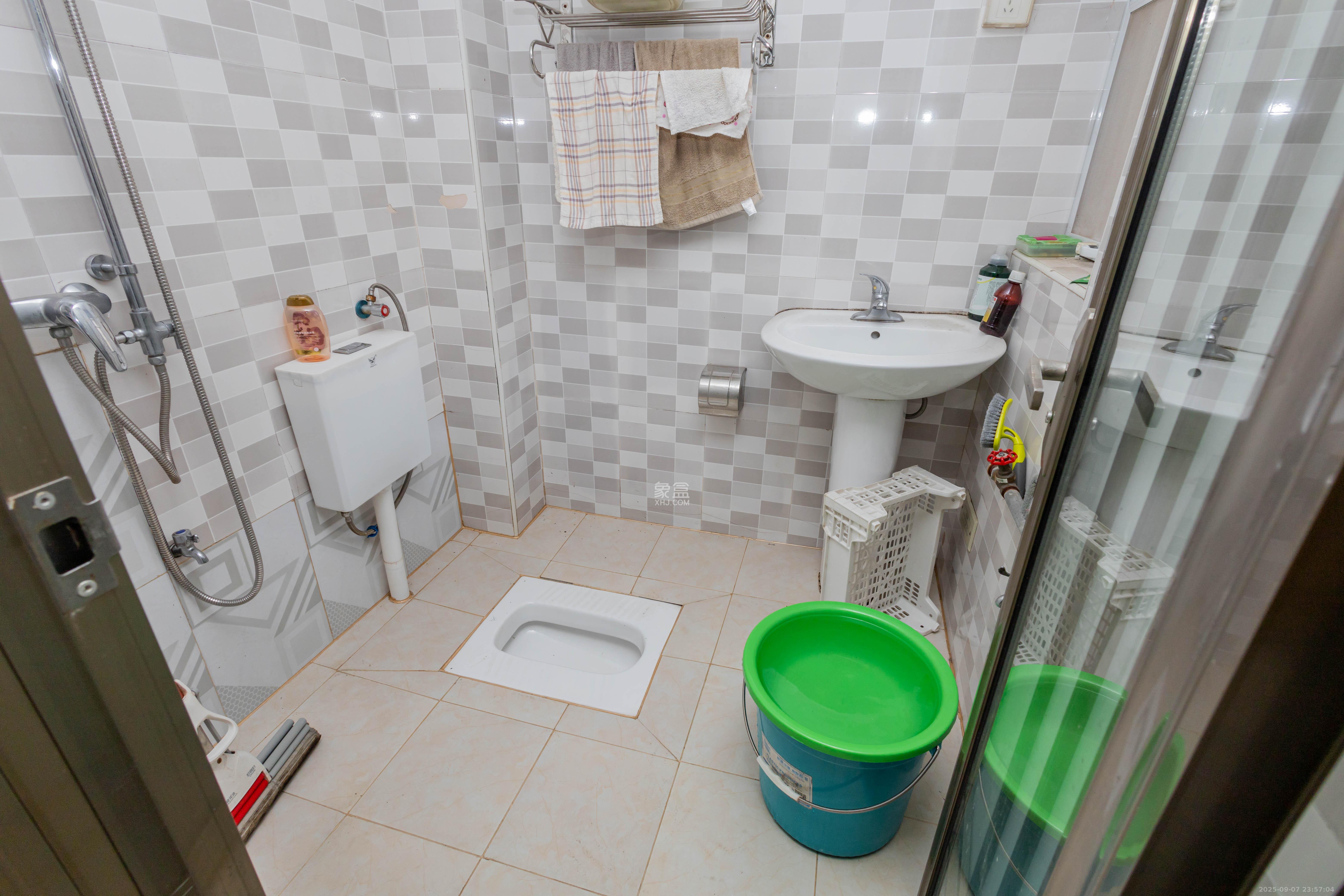 东岸锦城(东方人家)  3室2厅1卫    55.0万卫生间