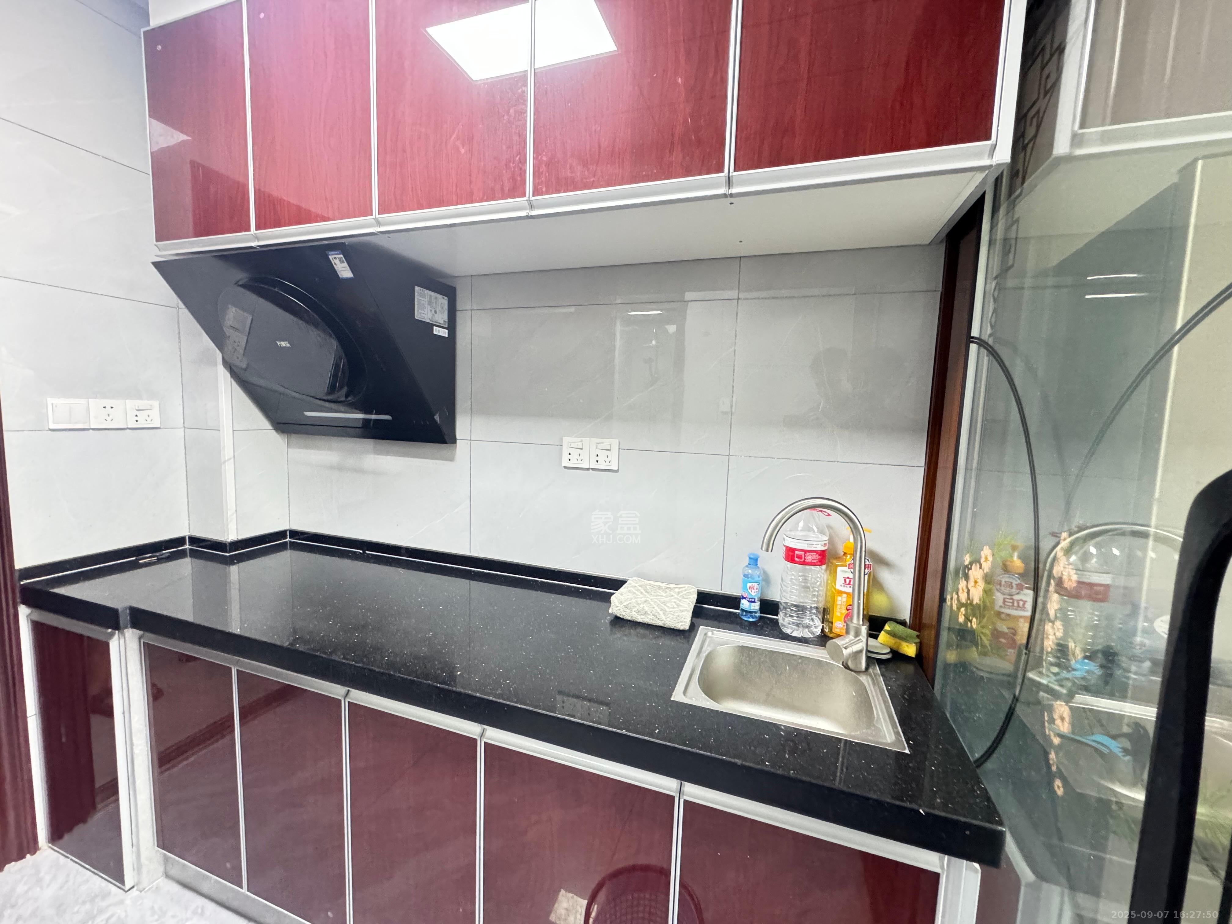 中南国际眼镜城(中伟商业中心)  1室0厅0卫    1300.0元/月 中南国际眼镜城(中伟商业中心)  1室0厅0卫    1300.0元/月室内图