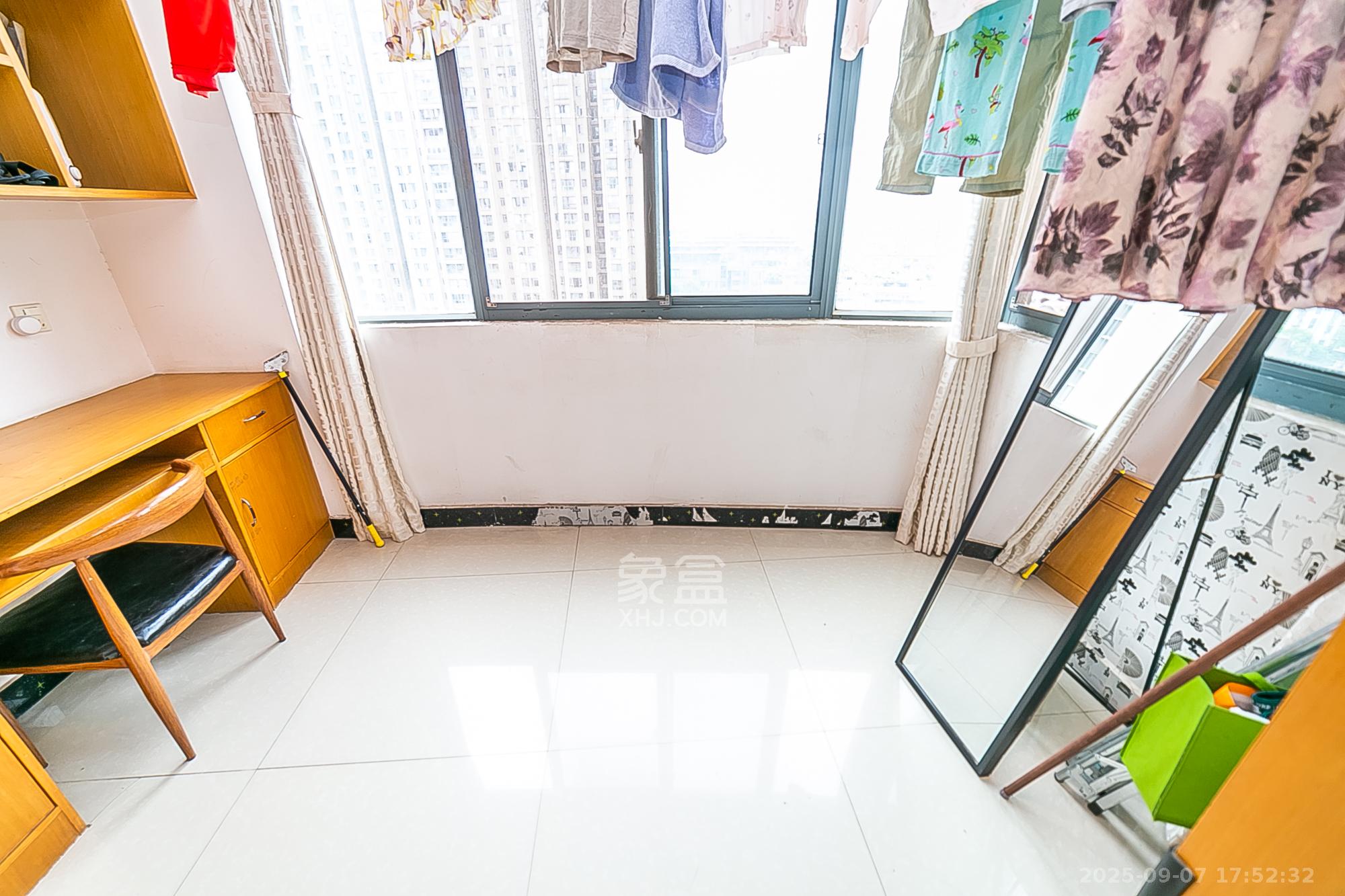 欧园  1室2厅1卫    75.0万 欧园  1室2厅1卫    75.0万阳台