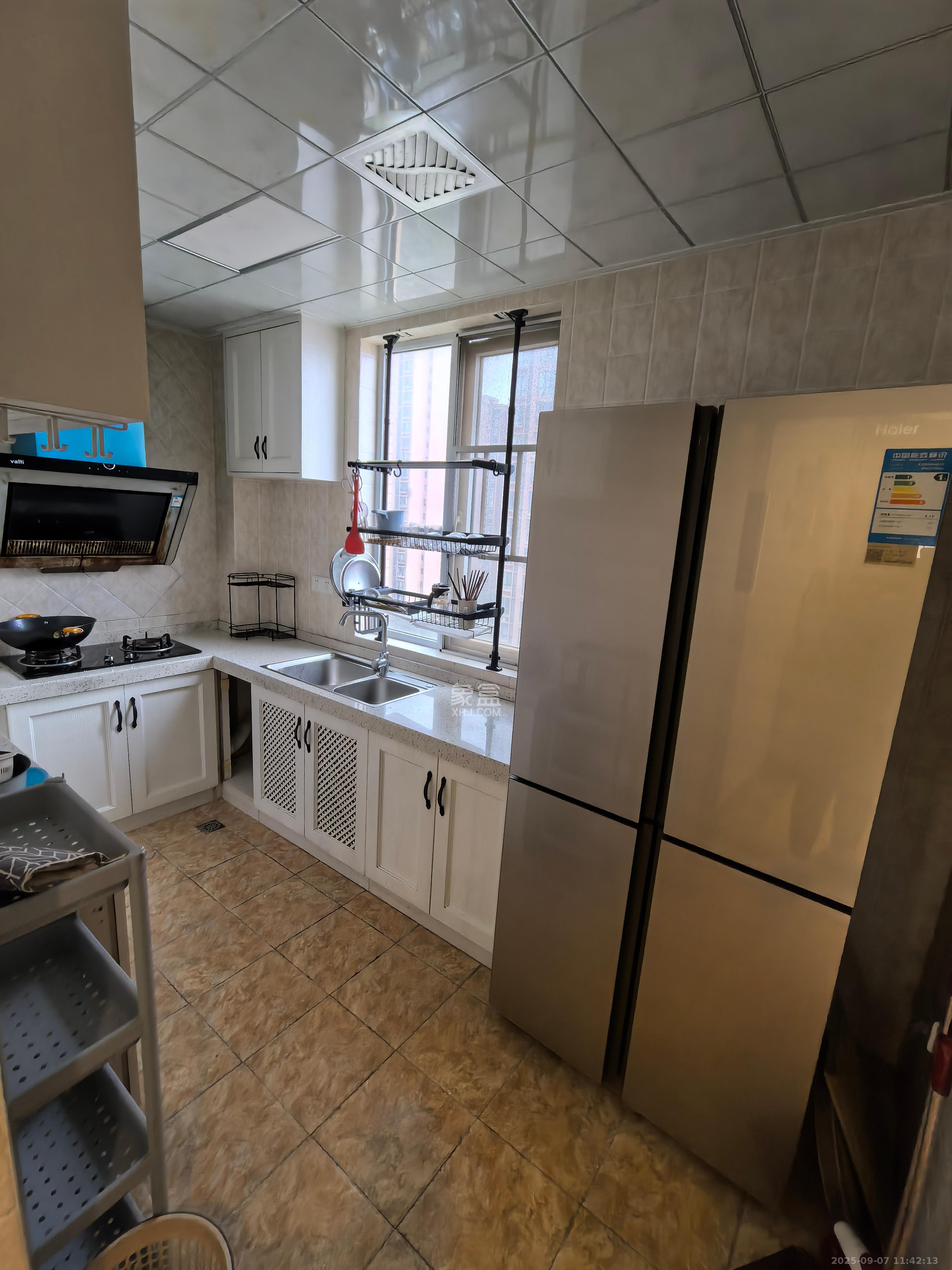 丽发新城  3室2厅2卫    2500.0元/月 丽发新城  3室2厅2卫    2500.0元/月室内图