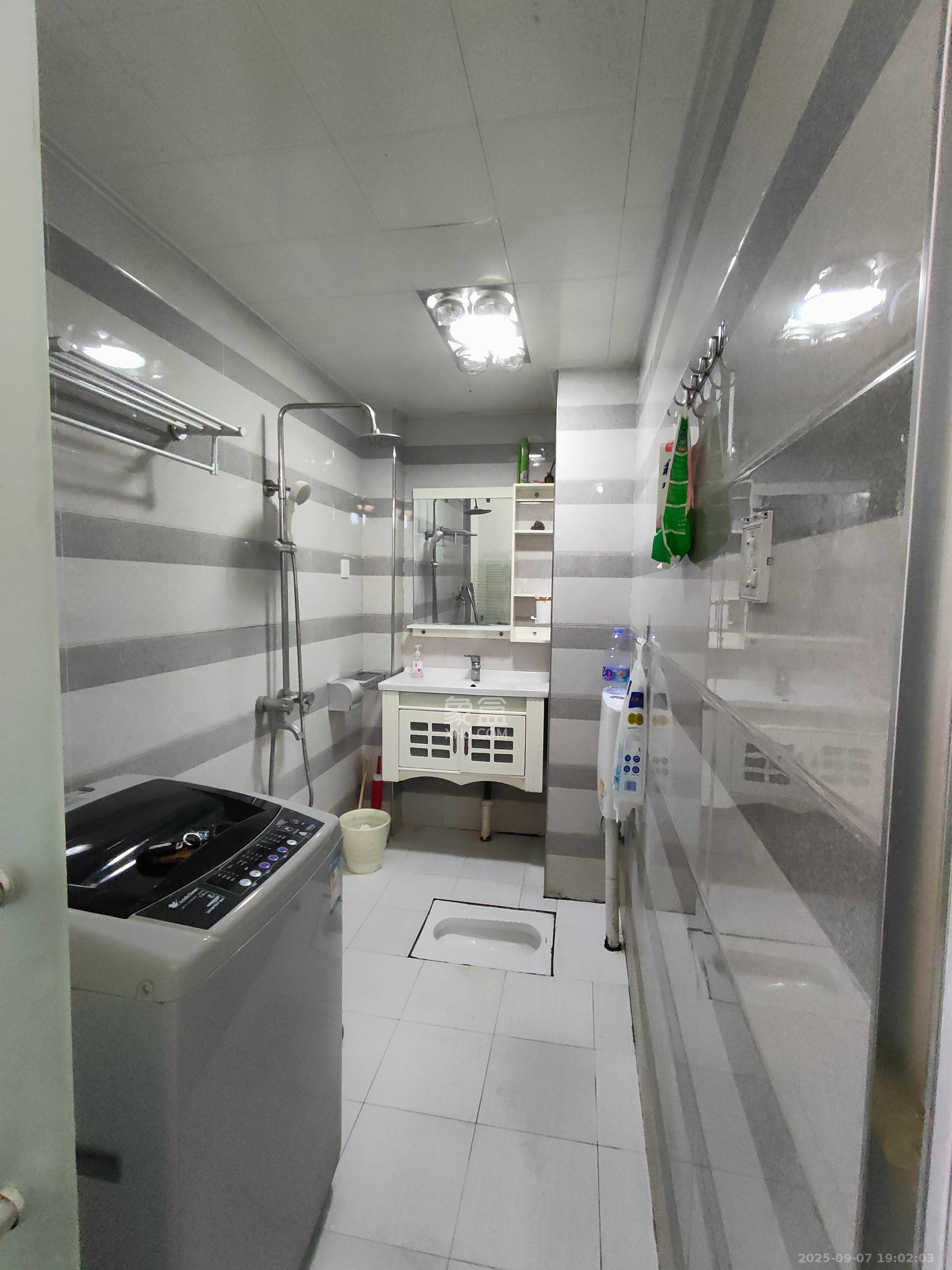 爵士湘  1室1厅1卫    1100.0元/月室内图