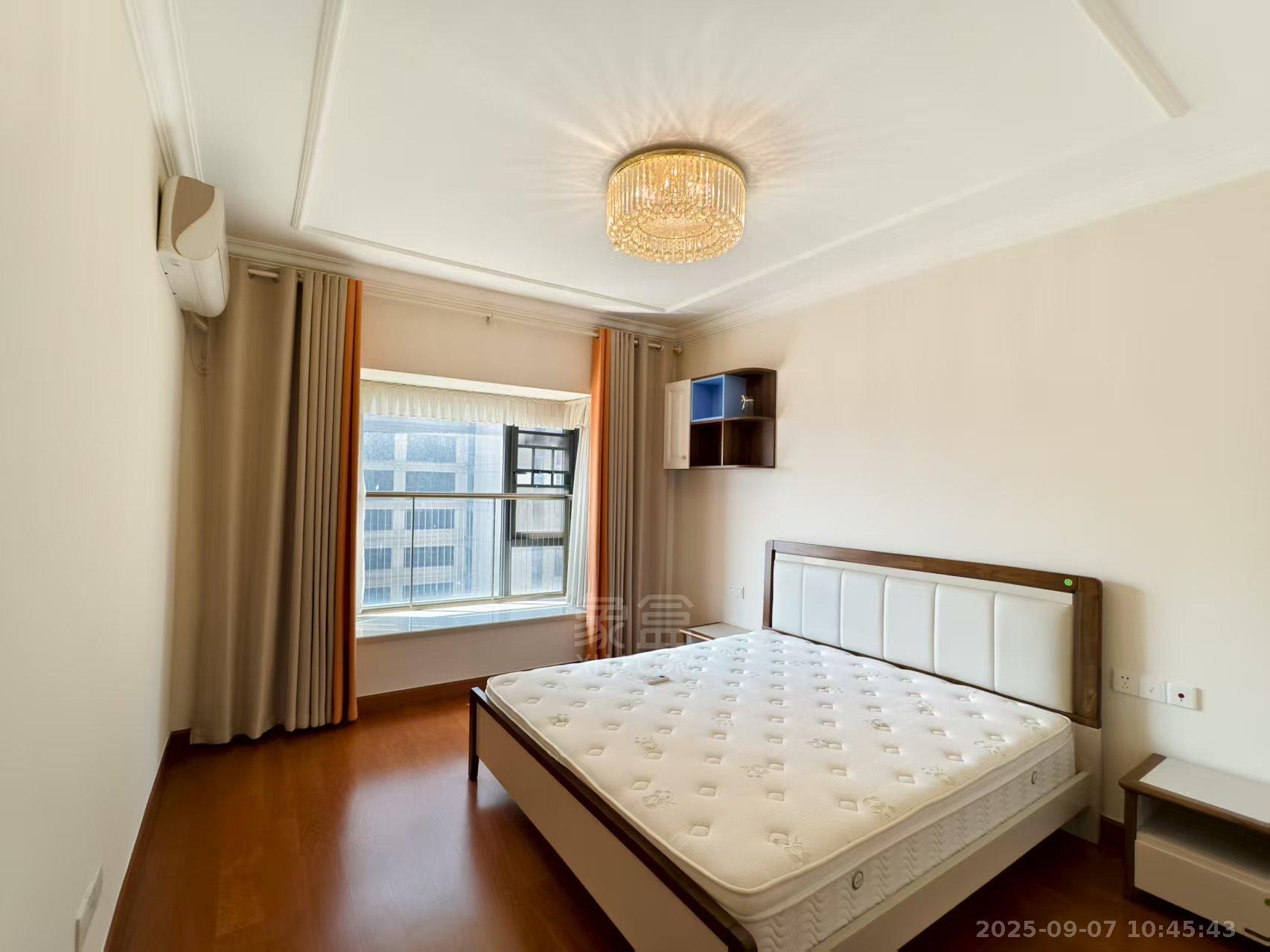 恒大华府  4室2厅2卫    2500.0元/月室内图