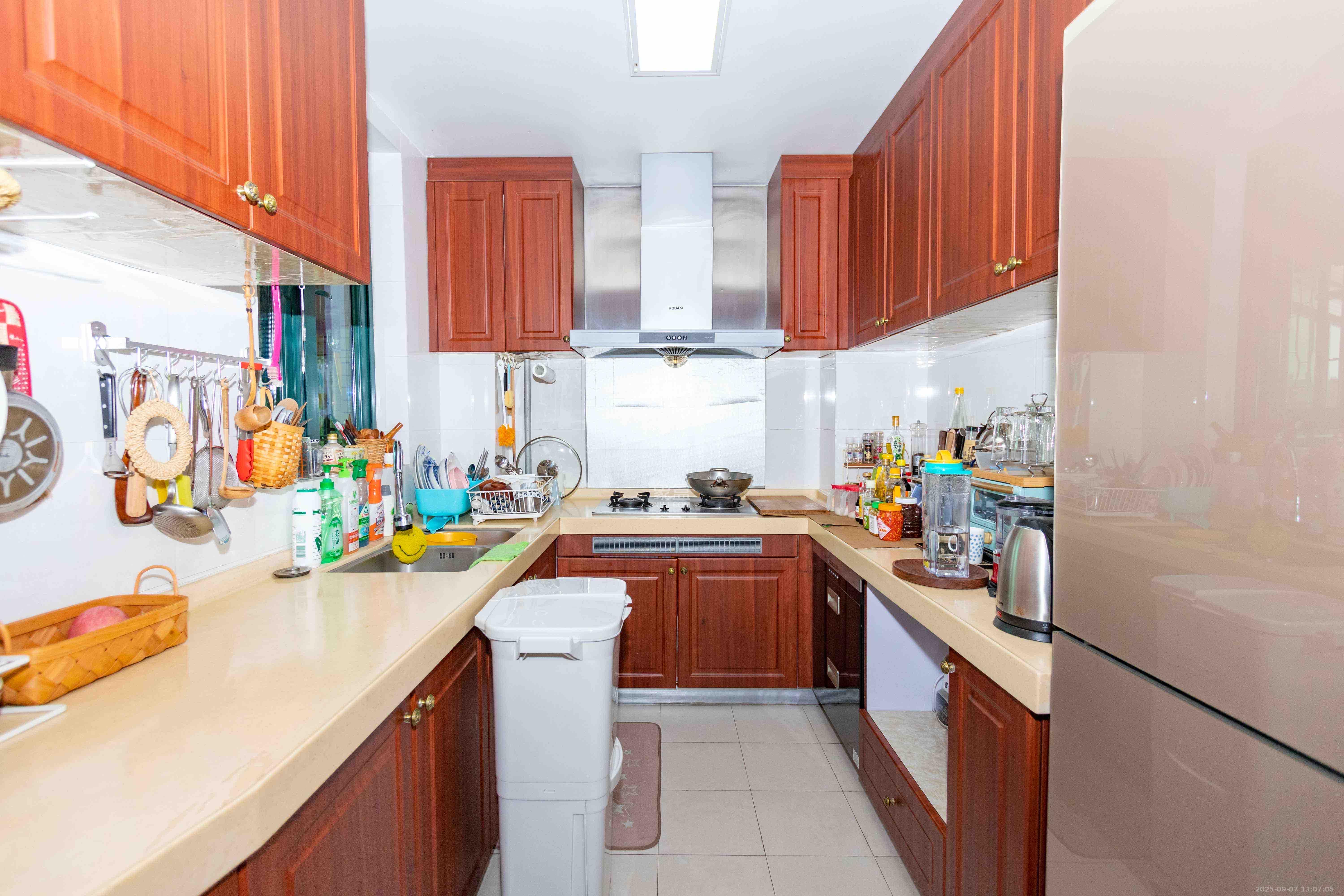 恒大城  3室2厅2卫    2500.0元/月 恒大城  3室2厅2卫    2500.0元/月室内图