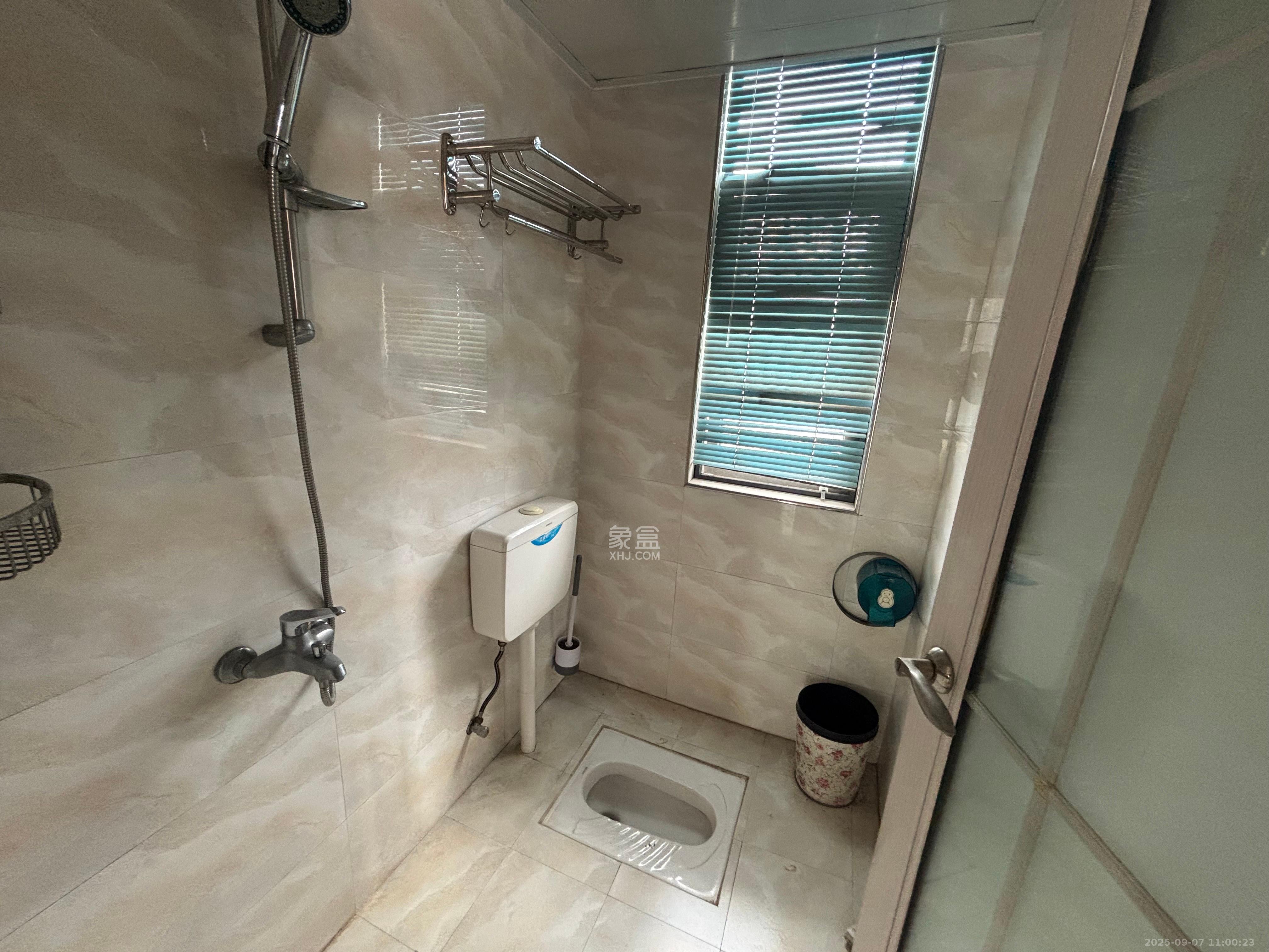 蓝山郡  1室2厅1卫    2200.0元/月室内图