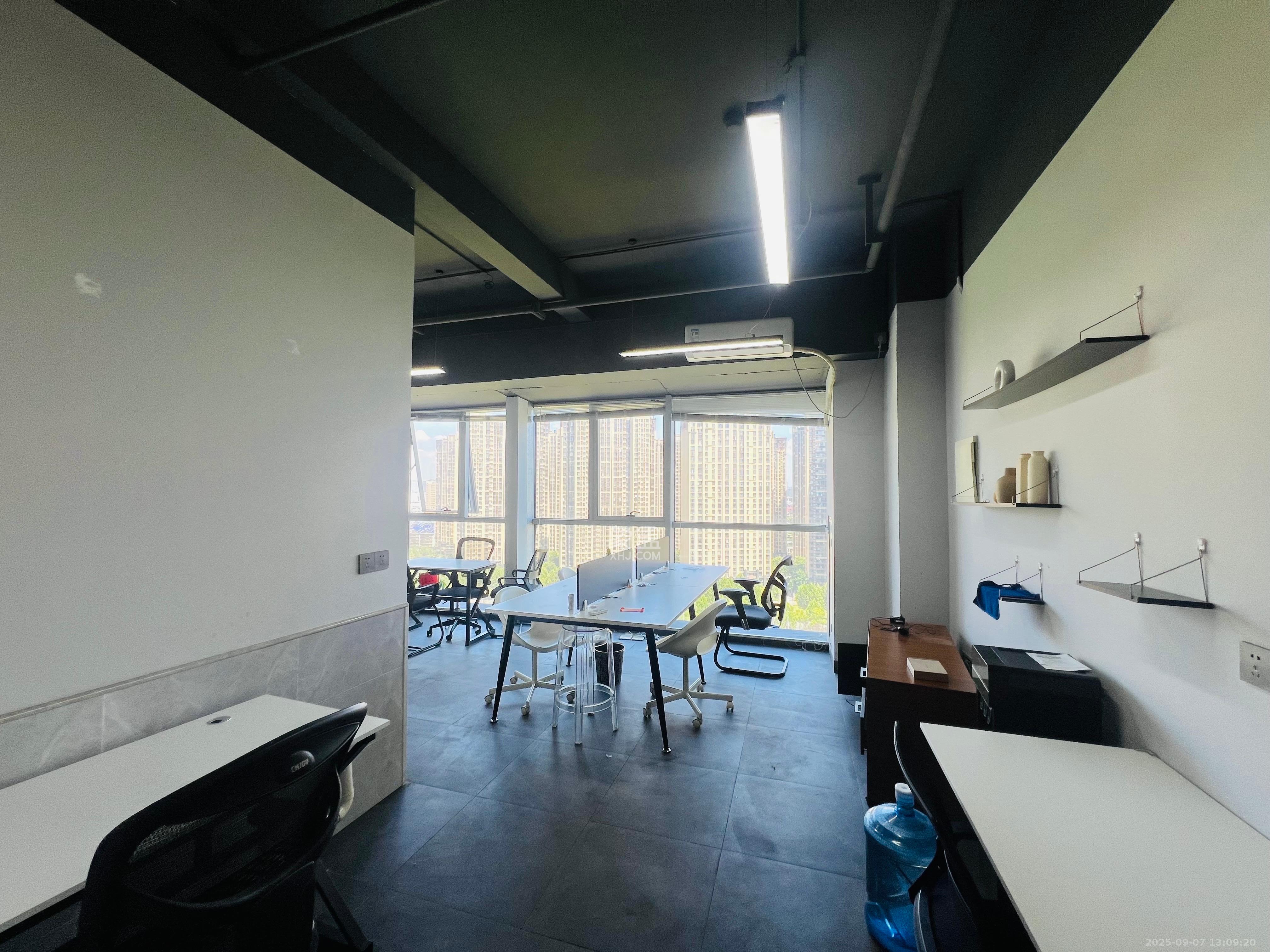 奥克斯滨仕花园(奥克斯洋湖广场/奥克斯中心) 1室1厅1卫 3300.0元/月 奥克斯滨仕花园(奥克斯洋湖广场/奥克斯中心) 1室1厅1卫 3300.0元/月室内图