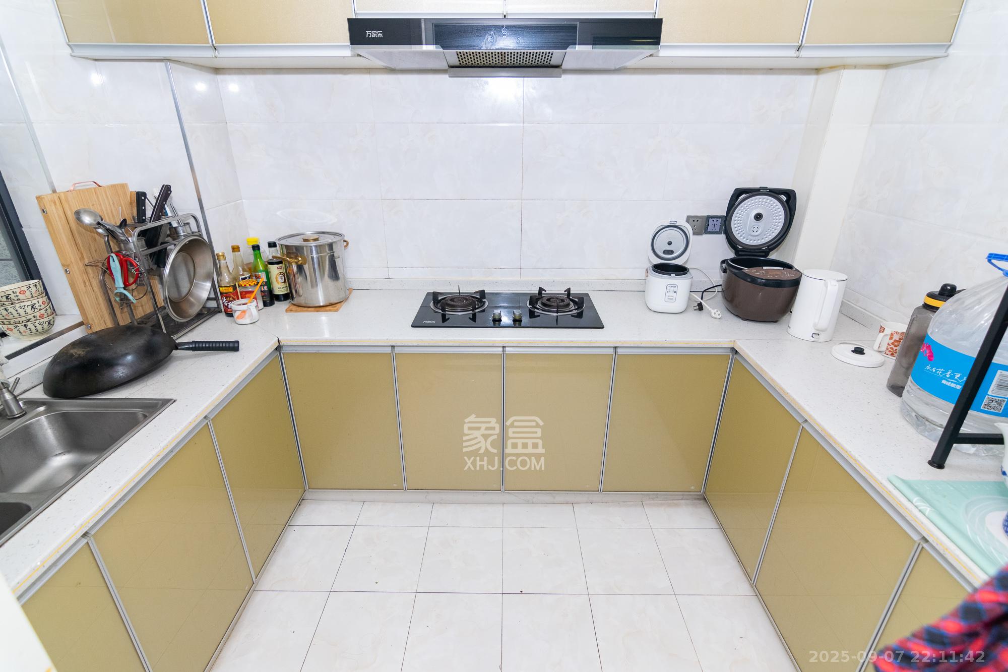 联诚现代城  3室2厅1卫    51.8万厨房