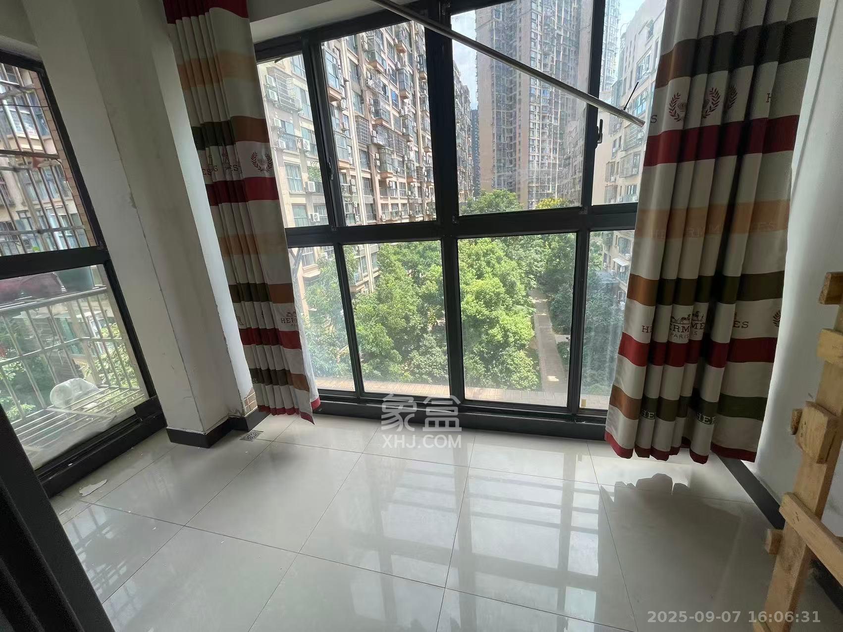 中城丽景香山园 2室2厅1卫 2100.0元/月 中城丽景香山园 2室2厅1卫 2100.0元/月室内图