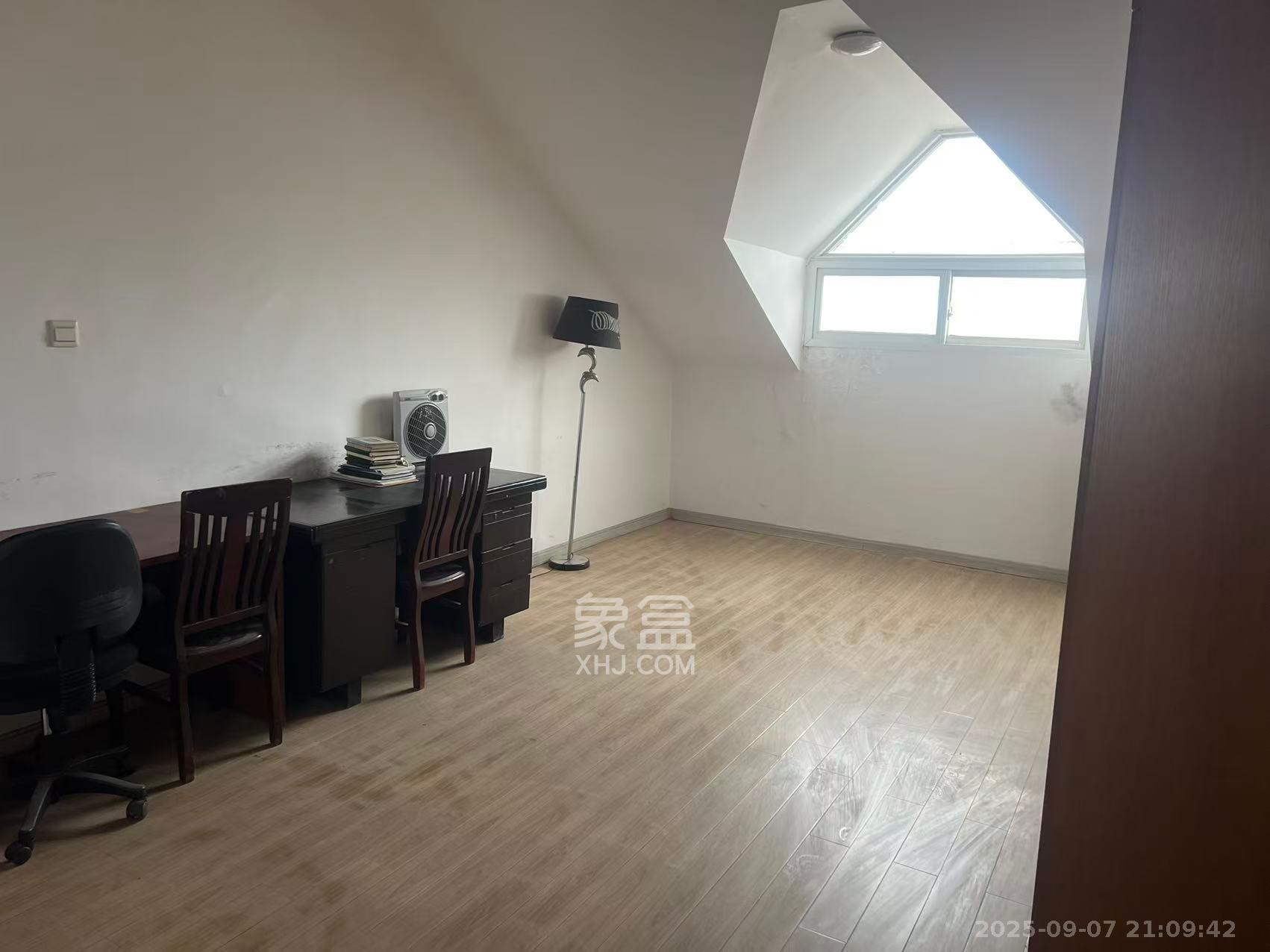 东方名都百草园  3室1厅1卫    1400.0元/月室内图