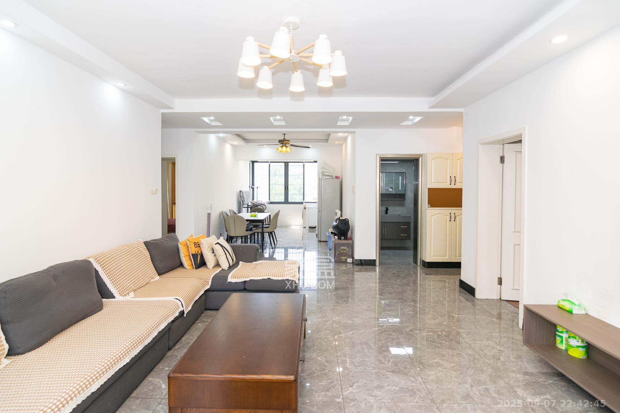 中新森林海 3室2厅2卫 80.8万 中新森林海 3室2厅2卫 80.8万客厅