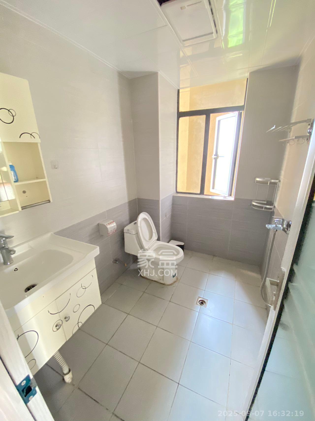 悦湖山  4室2厅2卫    2600.0元/月室内图