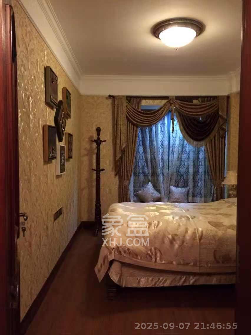 金色山庄  4室2厅2卫    4500.0元/月室内图