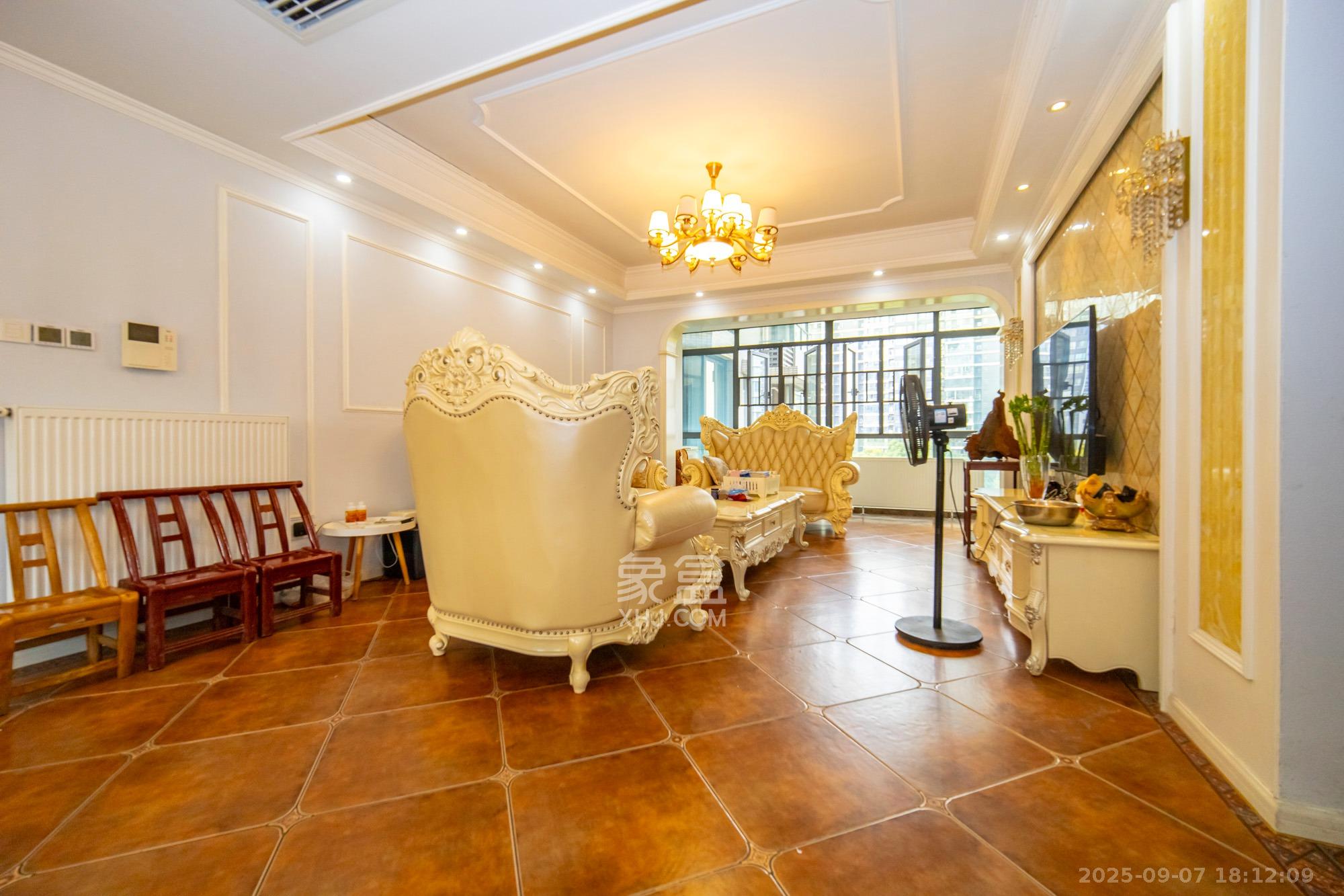 恒基凯旋门一二期  5室2厅2卫    158.0万 恒基凯旋门一二期  5室2厅2卫    158.0万