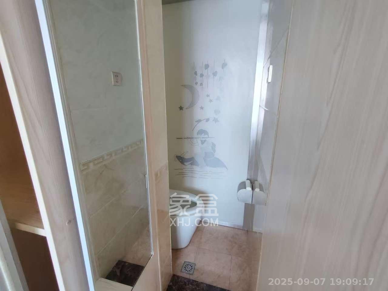 江山帝景雅典  1室2厅1卫    2000.0元/月 江山帝景雅典  1室2厅1卫    2000.0元/月室内图