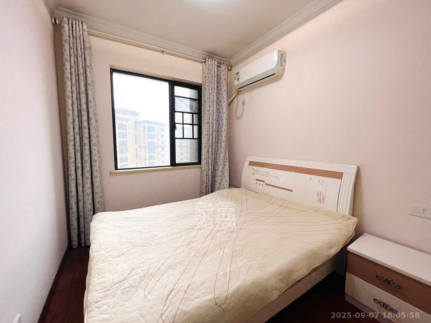 中南红领邦(红星嘉和苑)  3室2厅2卫    2600.0元/月 中南红领邦(红星嘉和苑)  3室2厅2卫    2600.0元/月室内图