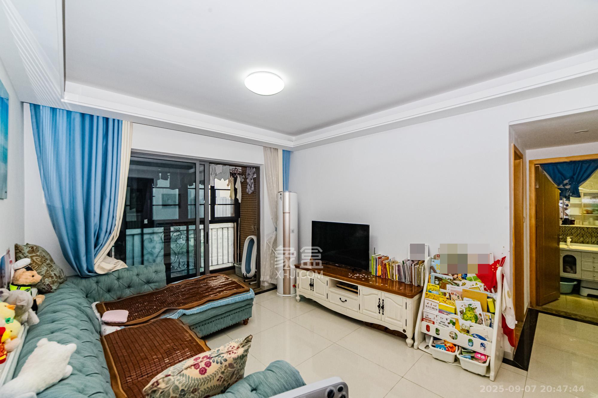 珠江郦城薰衣道  3室2厅1卫    90.0万 珠江郦城薰衣道  3室2厅1卫    90.0万客厅