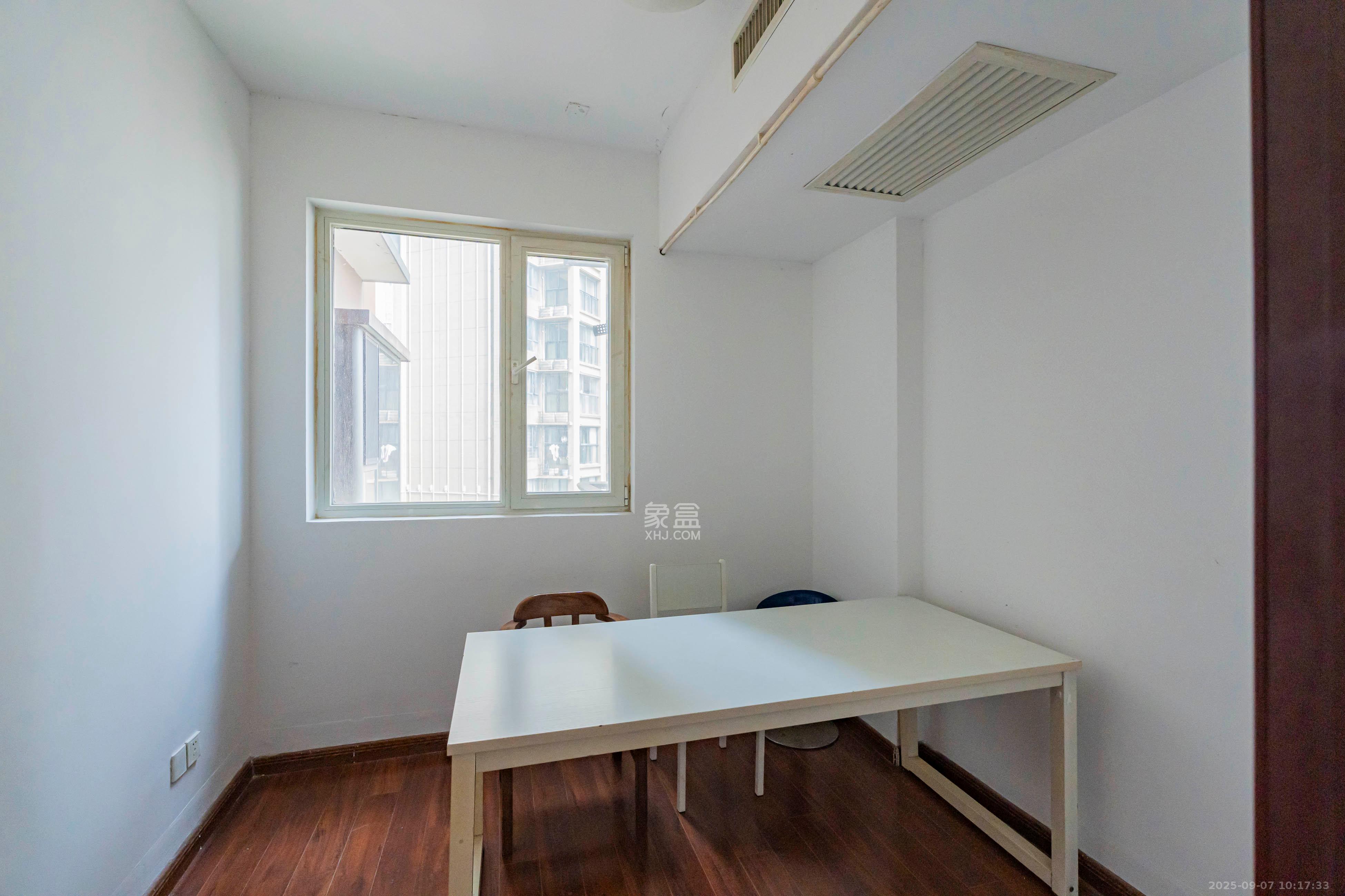 金色屋顶  3室2厅1卫    3500.0元/月 金色屋顶  3室2厅1卫    3500.0元/月室内图