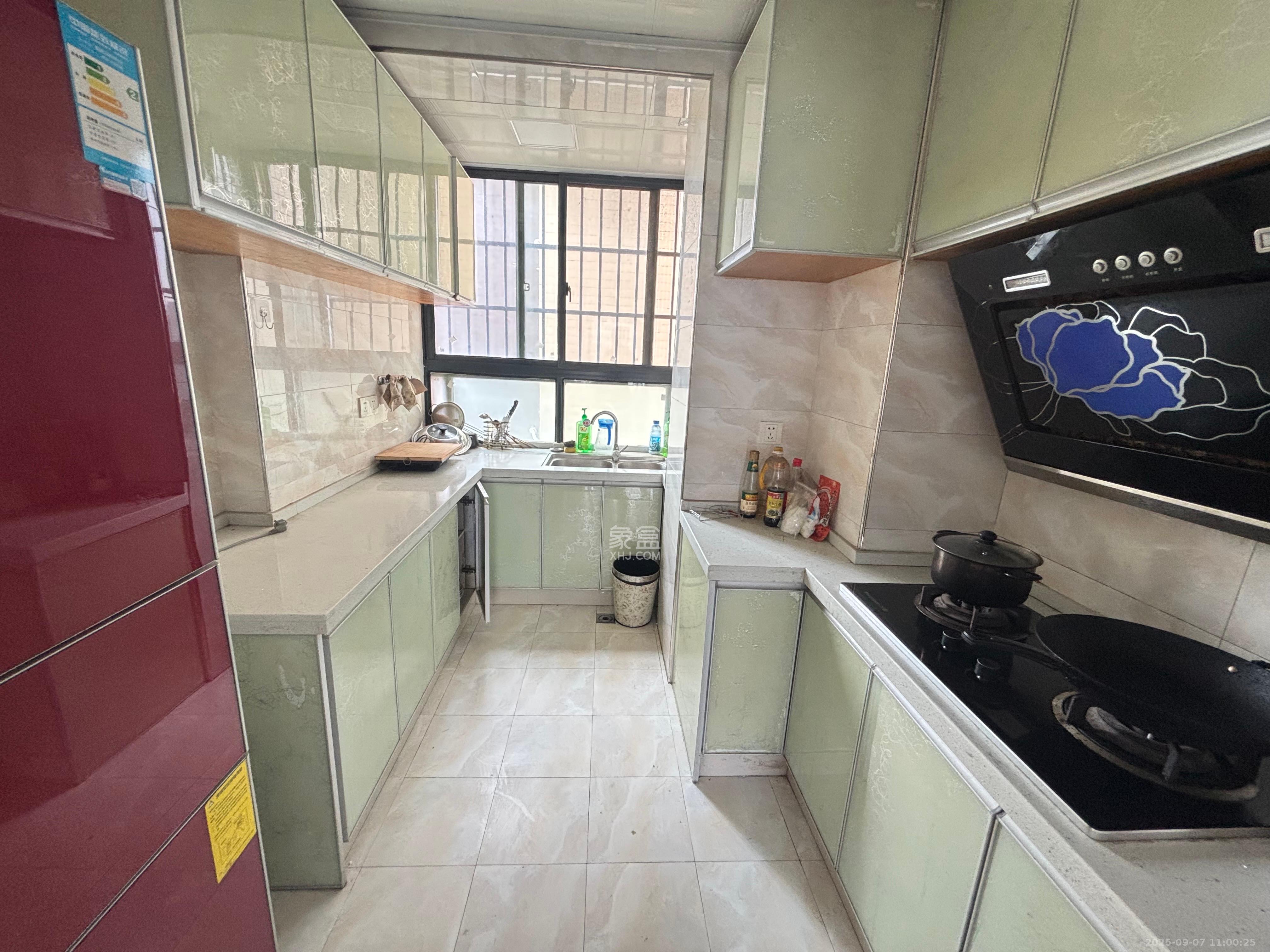 蓝山郡  1室2厅1卫    2200.0元/月室内图