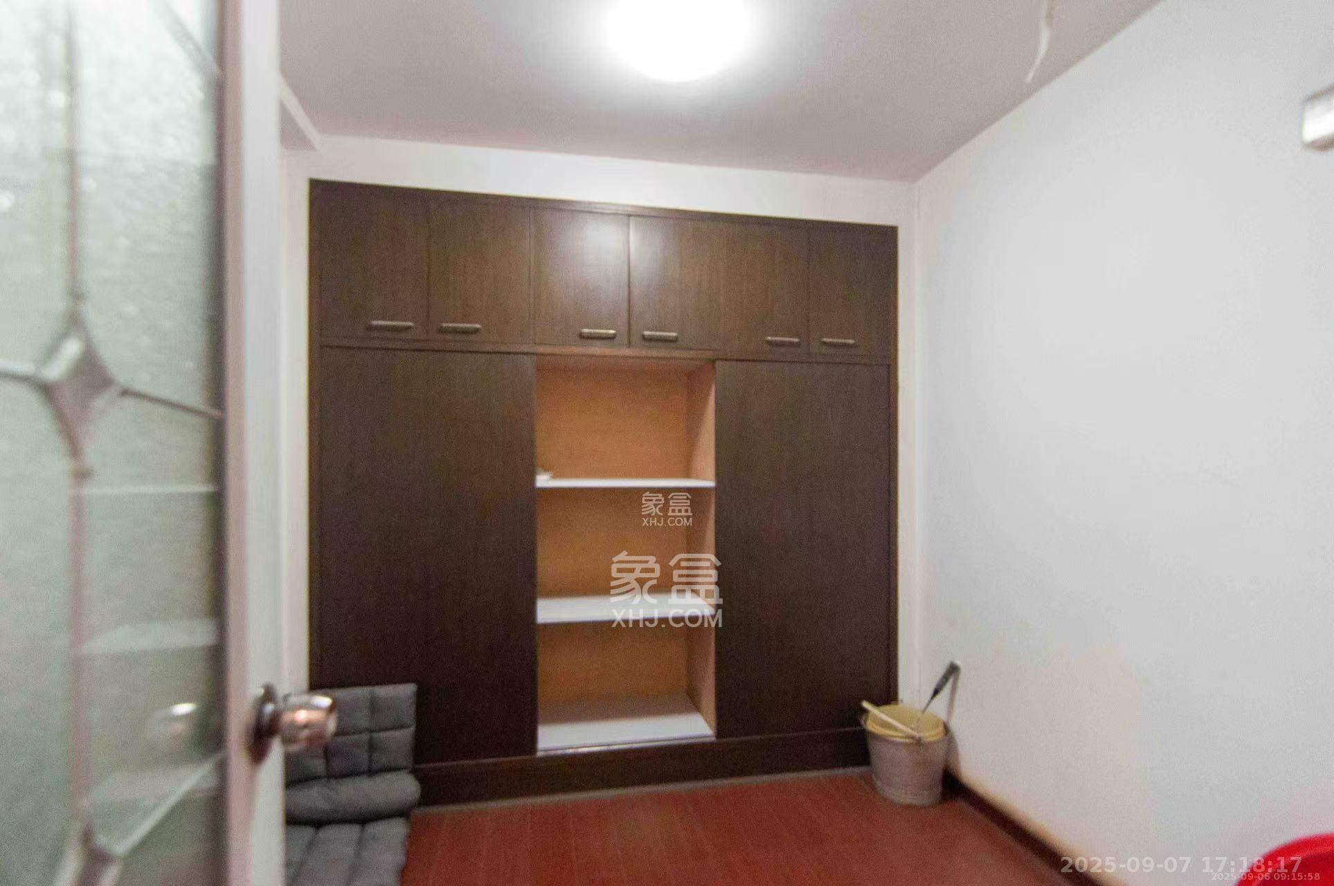 恩瑞麓山名园(龙王港小区) 3室2厅2卫 2500.0元/月 恩瑞麓山名园(龙王港小区) 3室2厅2卫 2500.0元/月室内图