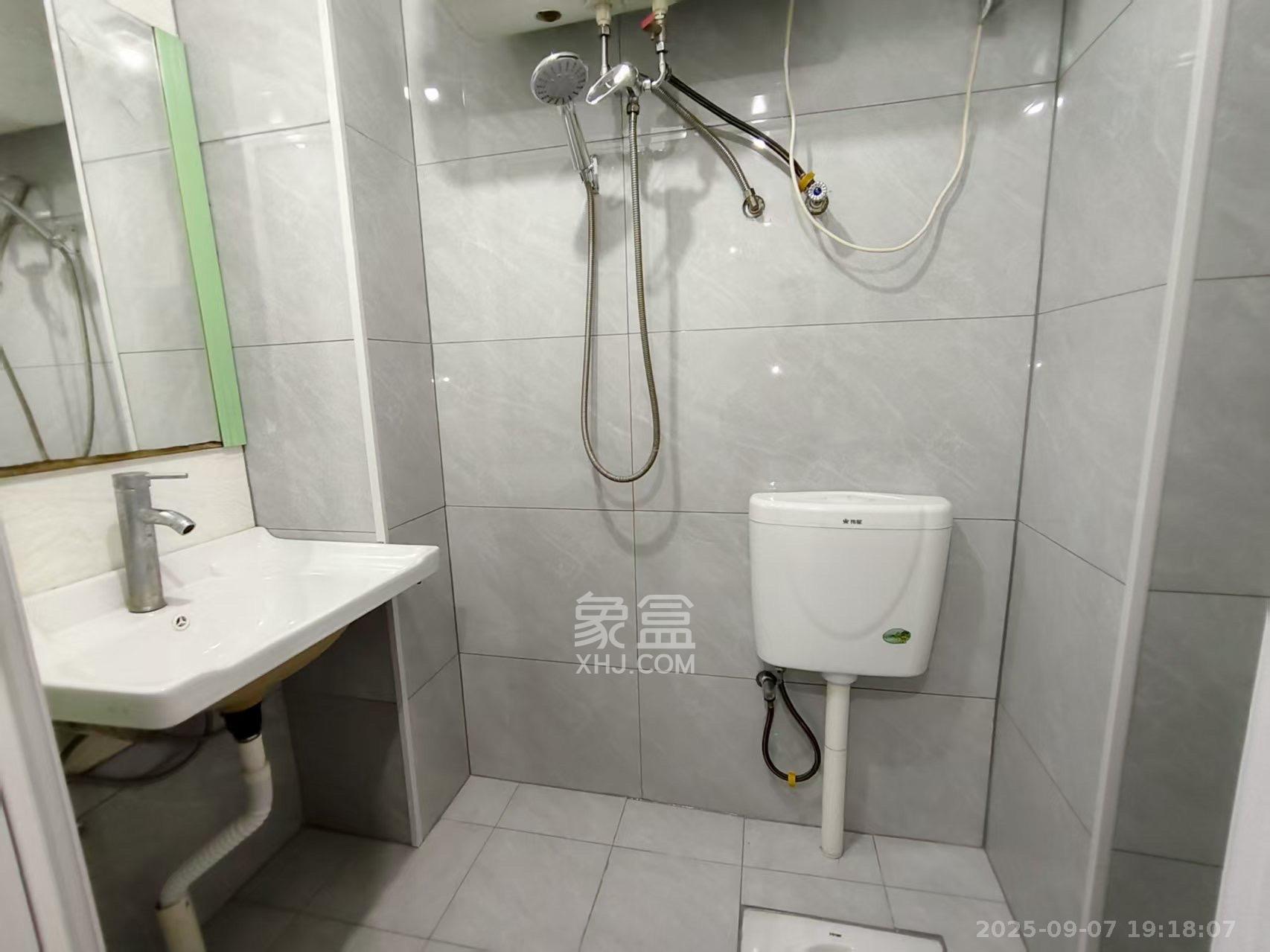 高桥现代商贸城  1室1厅1卫    1300.0元/月室内图