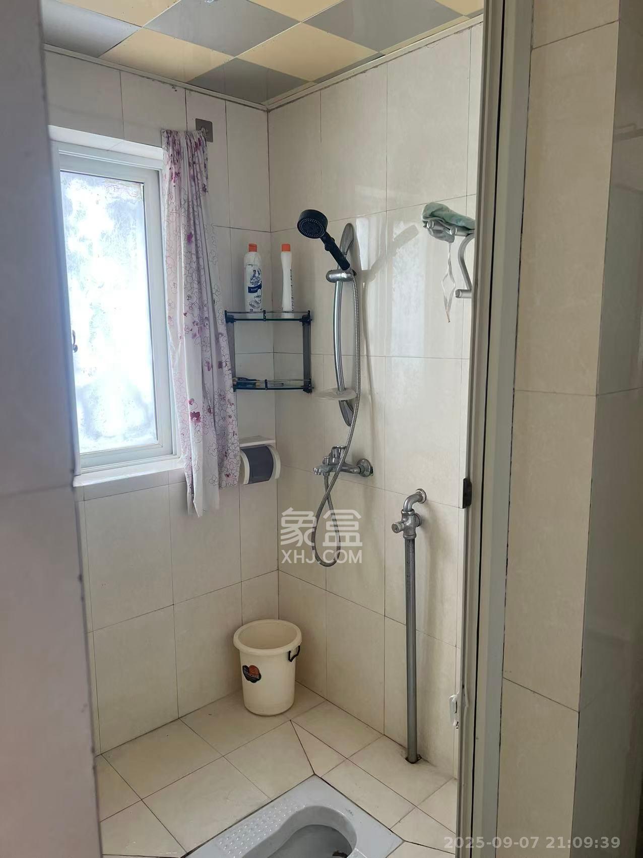 东方名都百草园  3室1厅1卫    1400.0元/月室内图