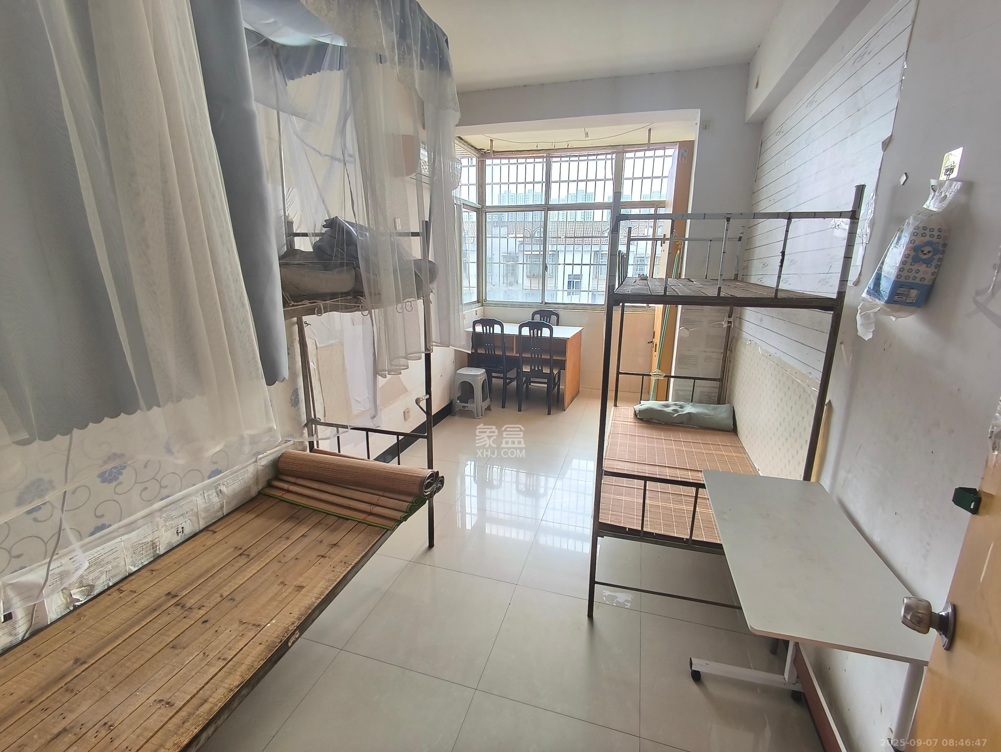 泉水塘小区  1室0厅0卫   1600.00元/月室内图