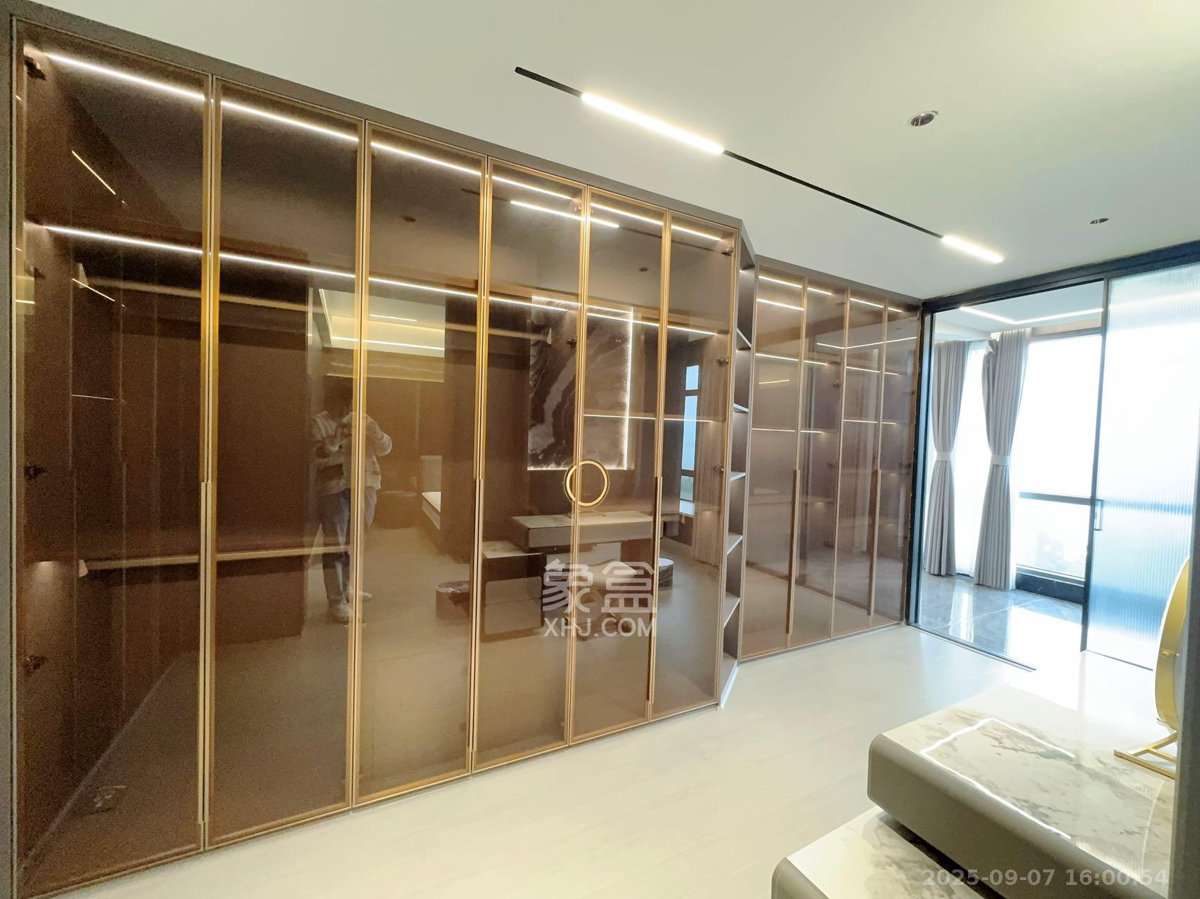 中建江山壹号  1室2厅2卫   16800.00元/月室内图