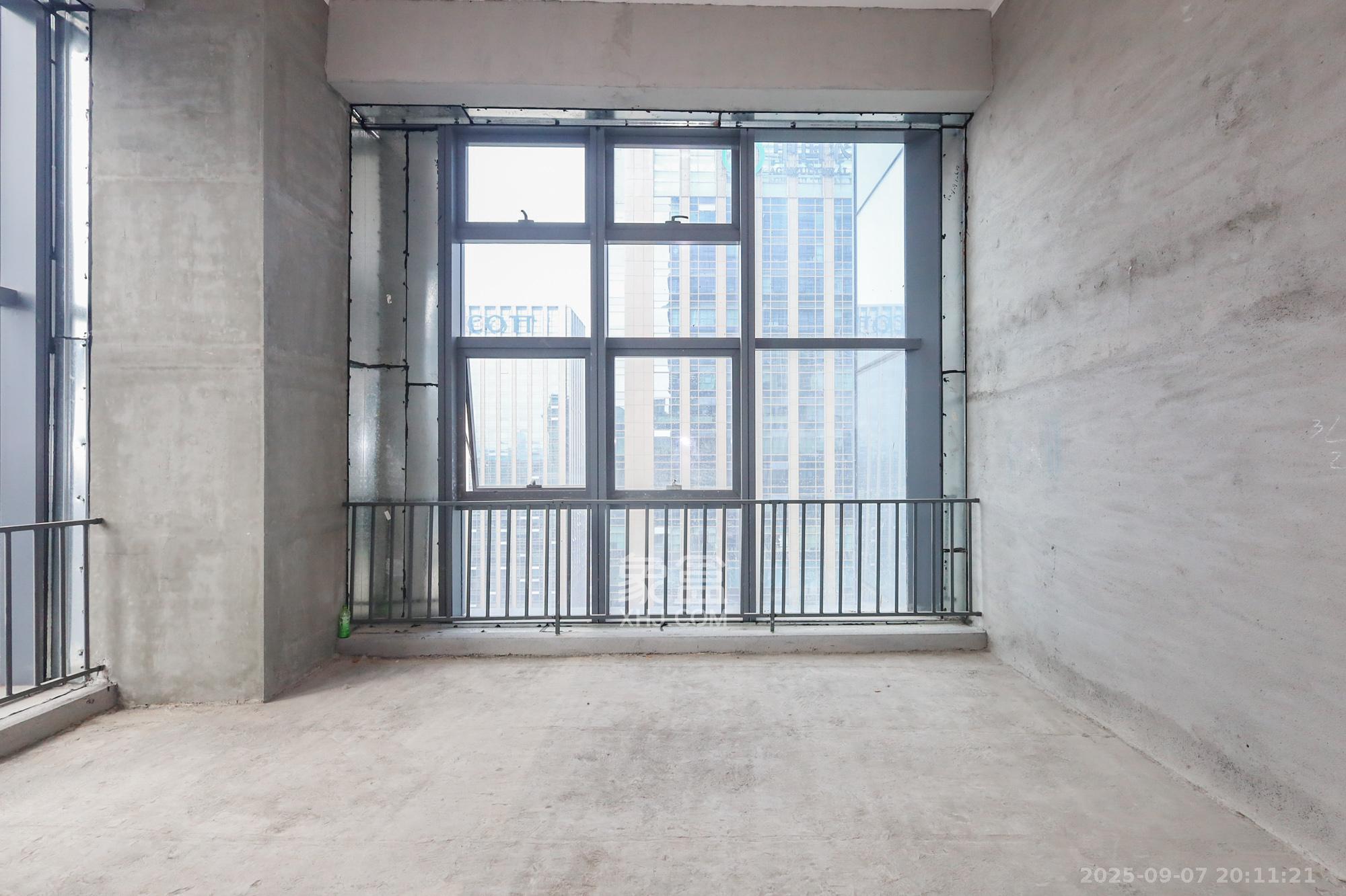 卓越中寰 2室1厅1卫 58.0万 卓越中寰 2室1厅1卫 58.0万客厅