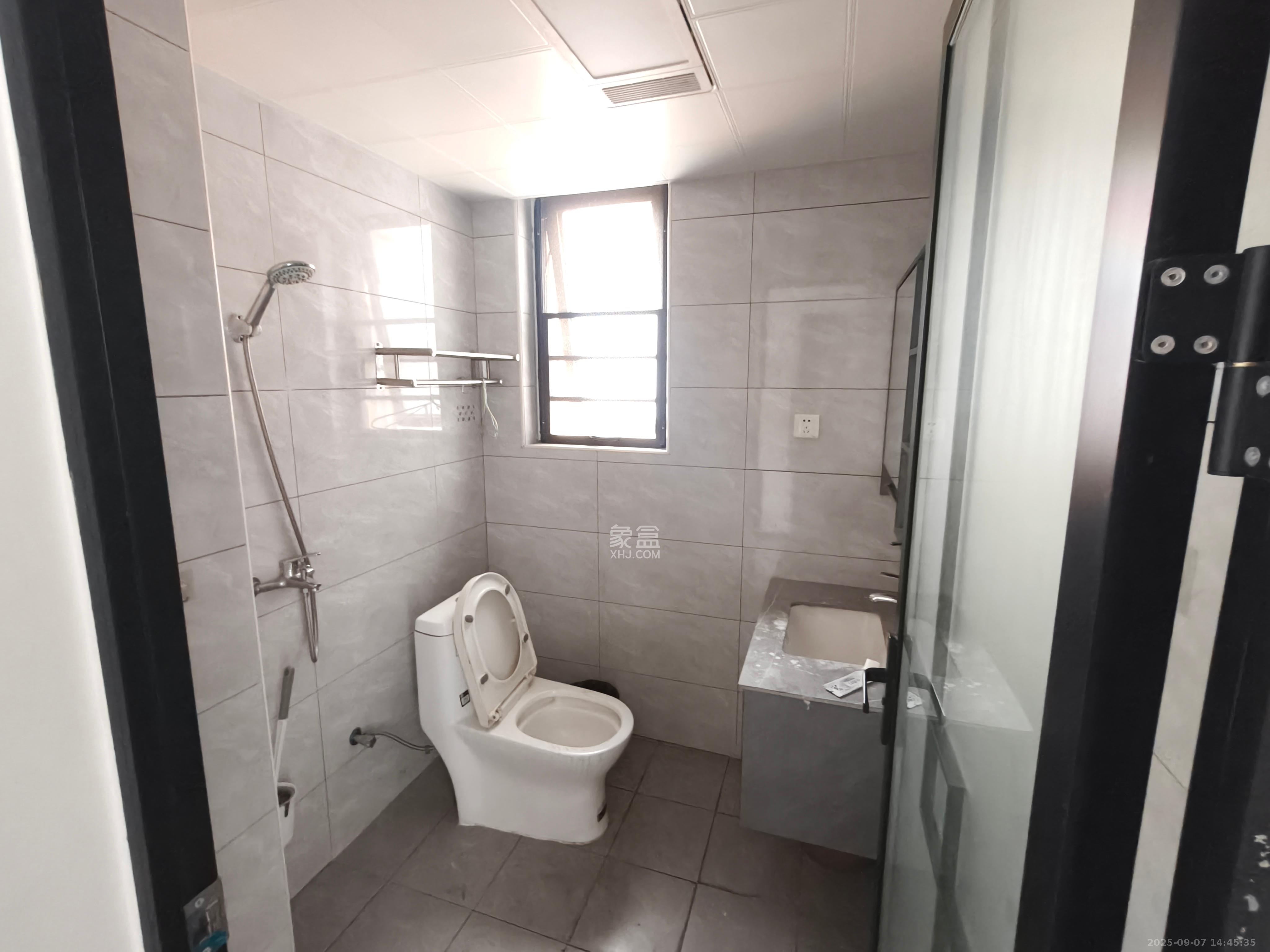 明昇壹城(明昇时代广场)二期 3室2厅2卫 2300.0元/月 明昇壹城(明昇时代广场)二期 3室2厅2卫 2300.0元/月室内图