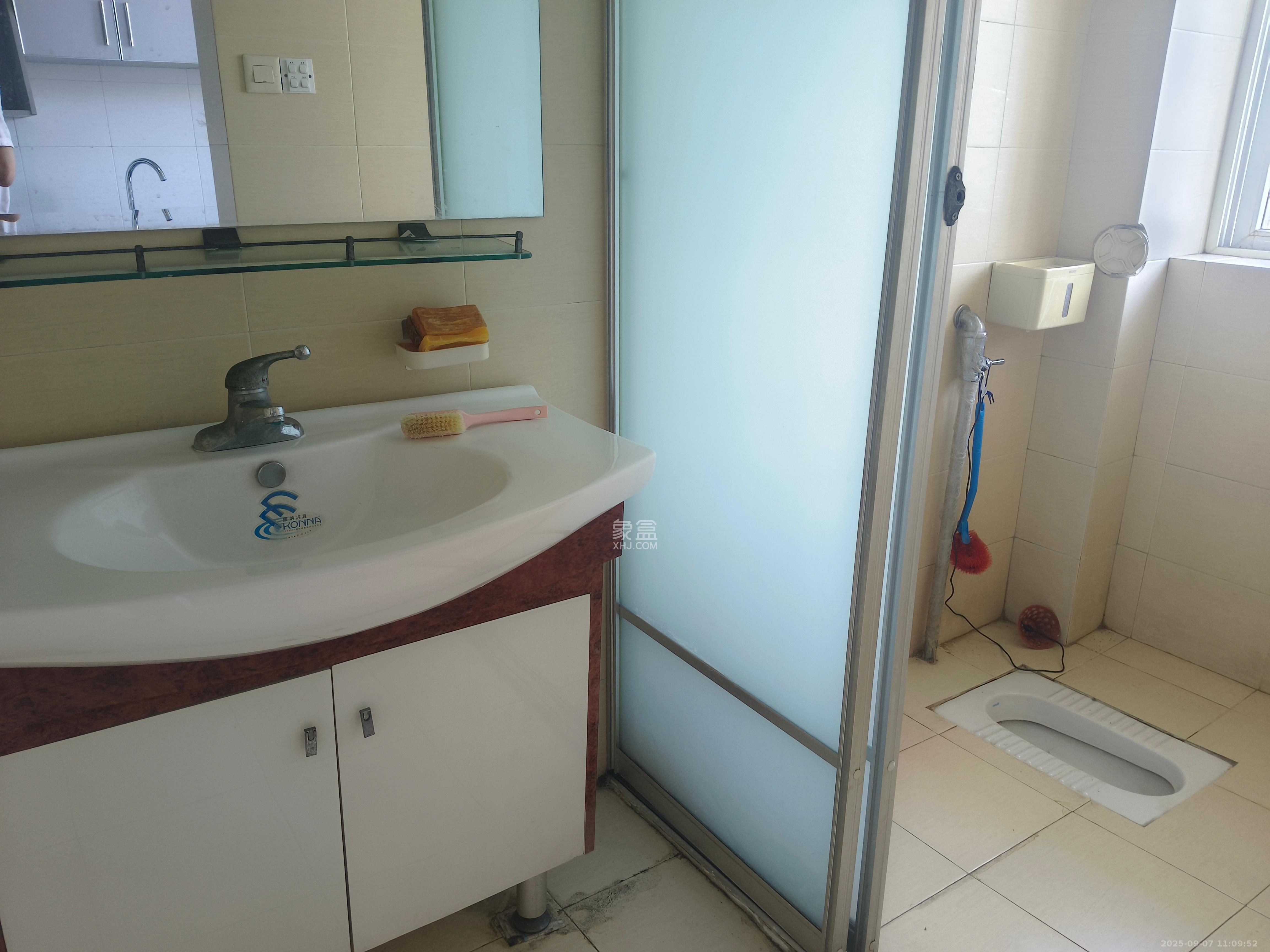 怡景民居 3室2厅2卫 1800.0元/月 怡景民居 3室2厅2卫 1800.0元/月室内图