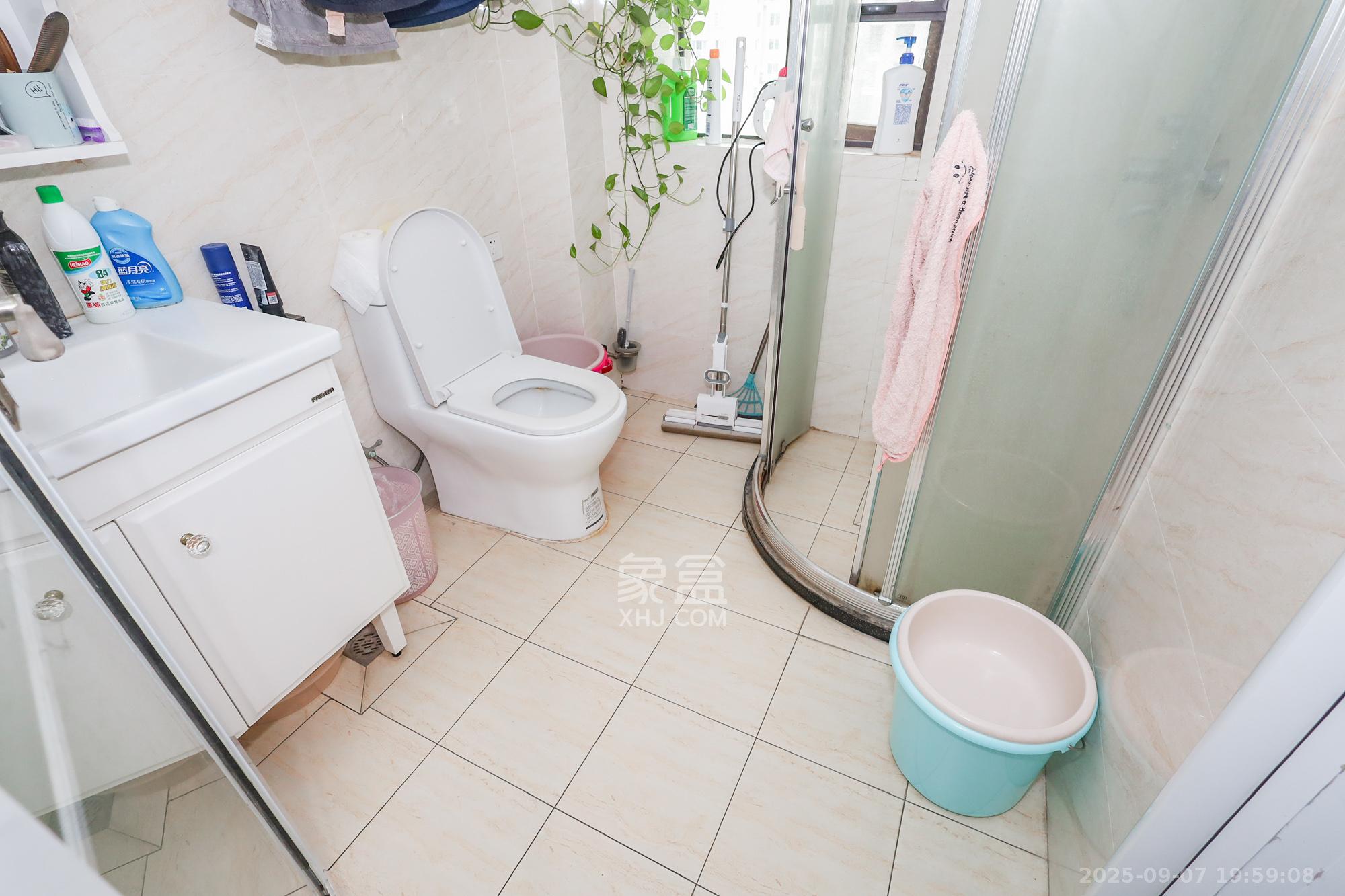 滨江一号(丰泰花园) 3室2厅2卫 129.0万 滨江一号(丰泰花园) 3室2厅2卫 129.0万卫生间